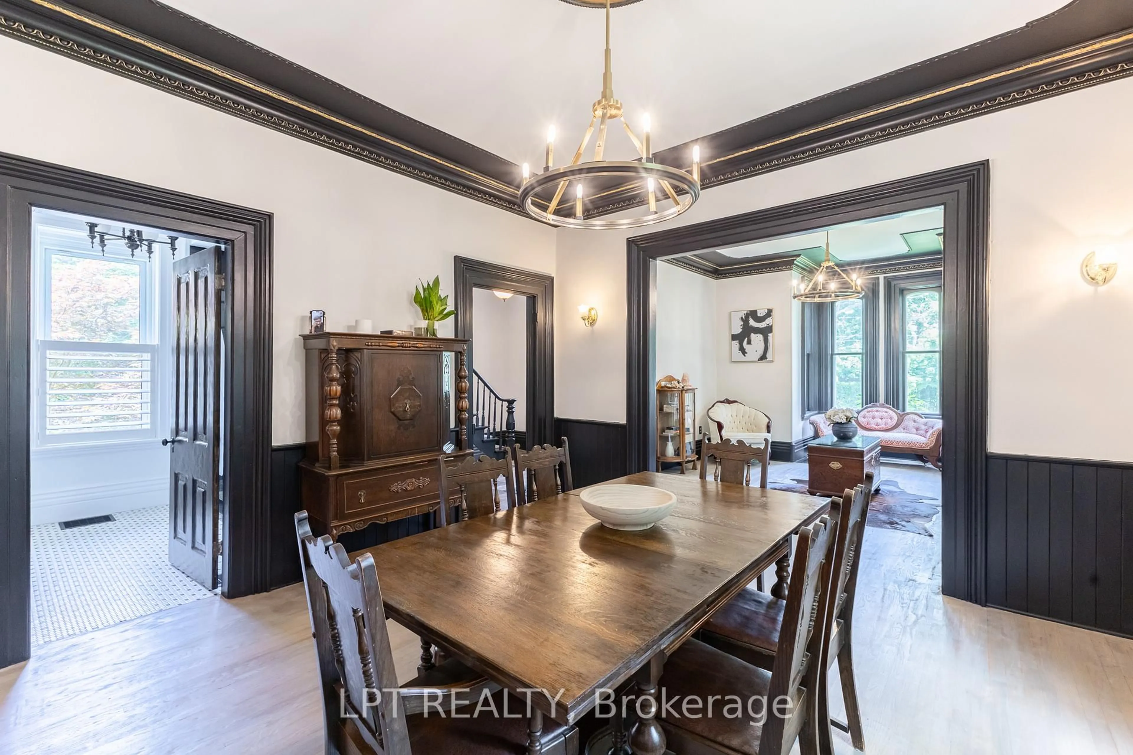 Dining room, unknown for 283 Hastings St, North Middlesex Ontario N0M 2K0