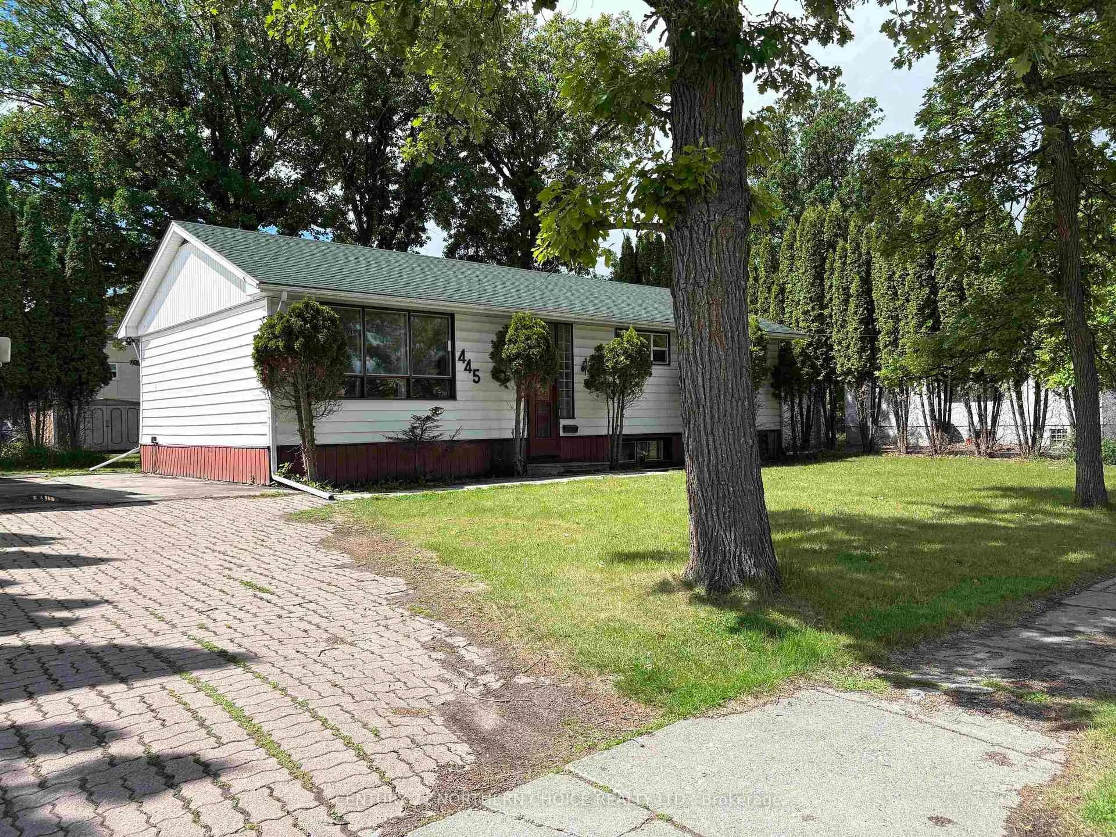 Unknown for 445 Church St, Fort Frances Ontario P9A 1E3