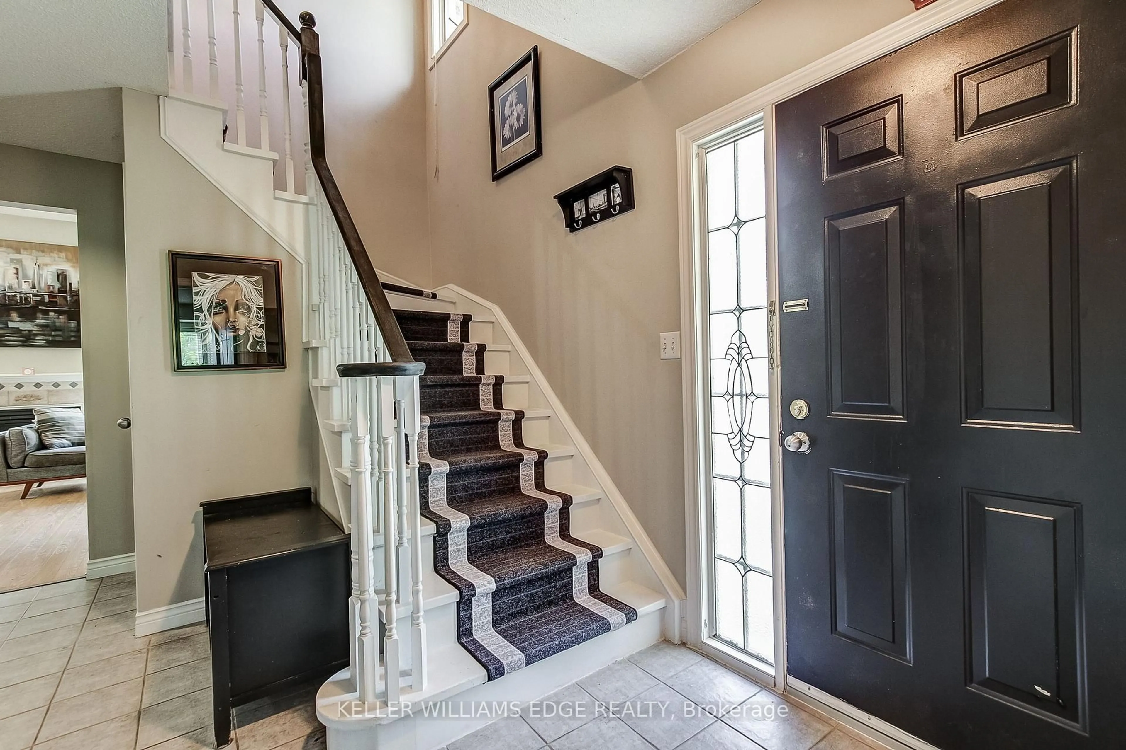 Indoor entryway for 4 Victoria St #16, Hamilton Ontario L9H 2B8