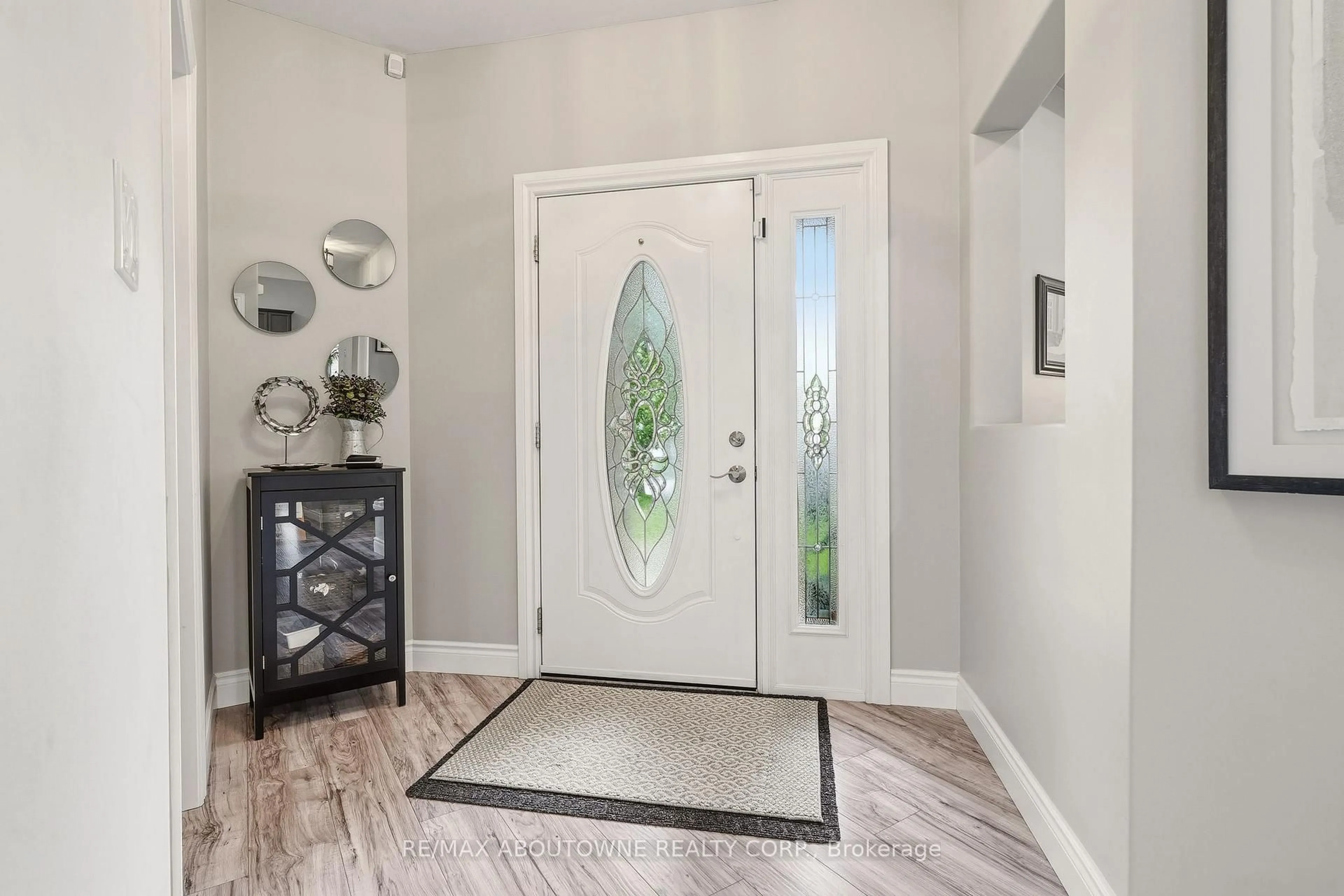 Indoor entryway for 34 Pentland Rd, Hamilton Ontario L0R 2H5