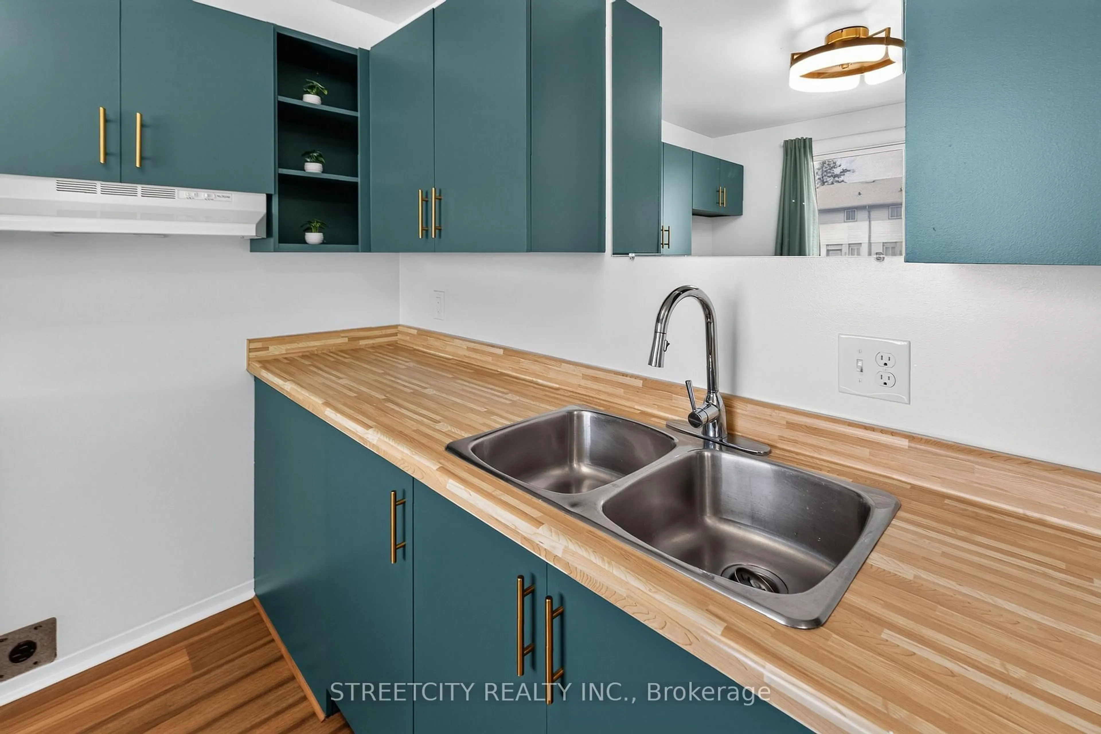 Standard kitchen, unknown for 490 Third St #58, London East Ontario N5V 4A2