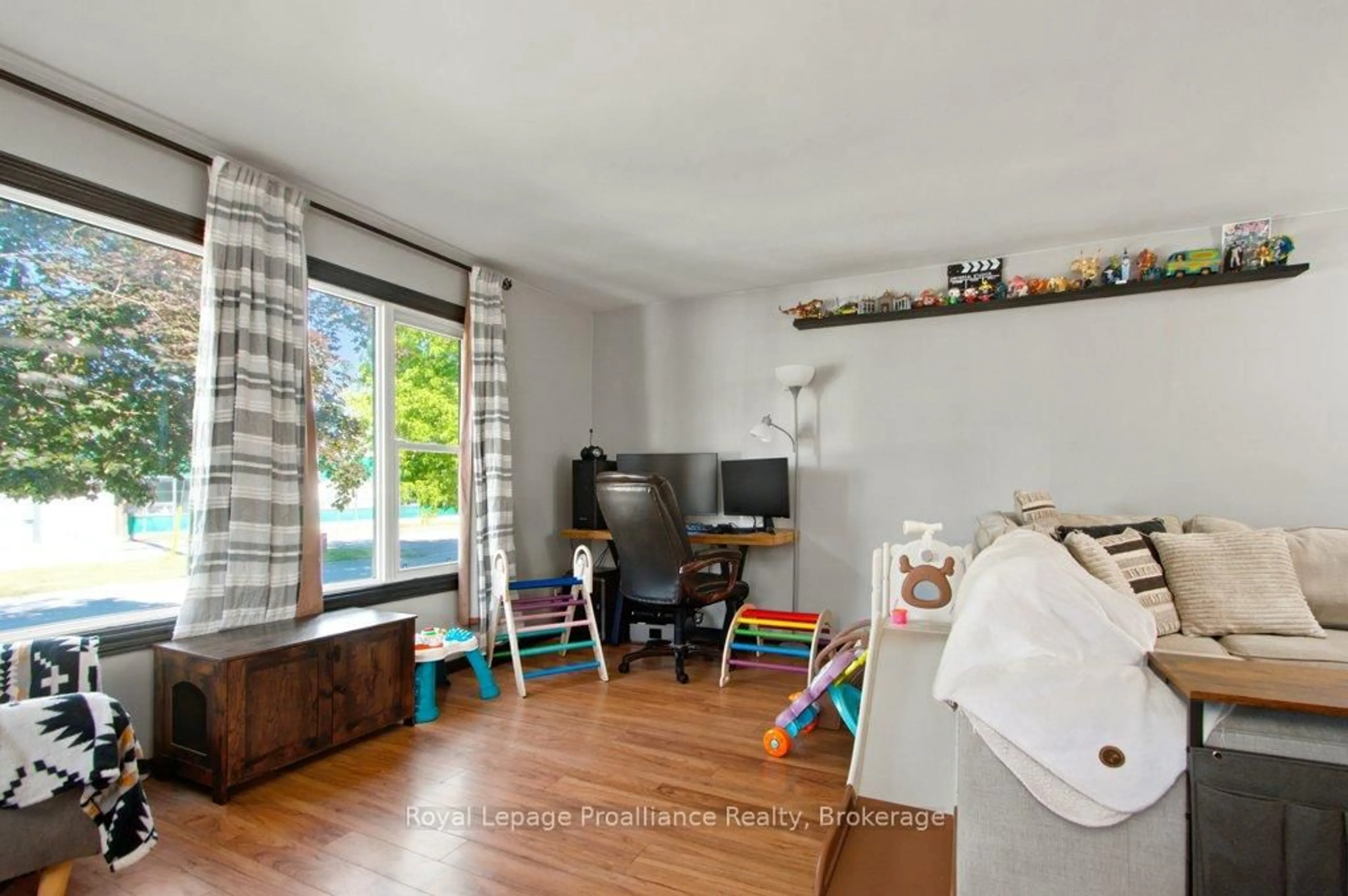 A pic of a room for 255 West St, Quinte West Ontario K8V 2N2