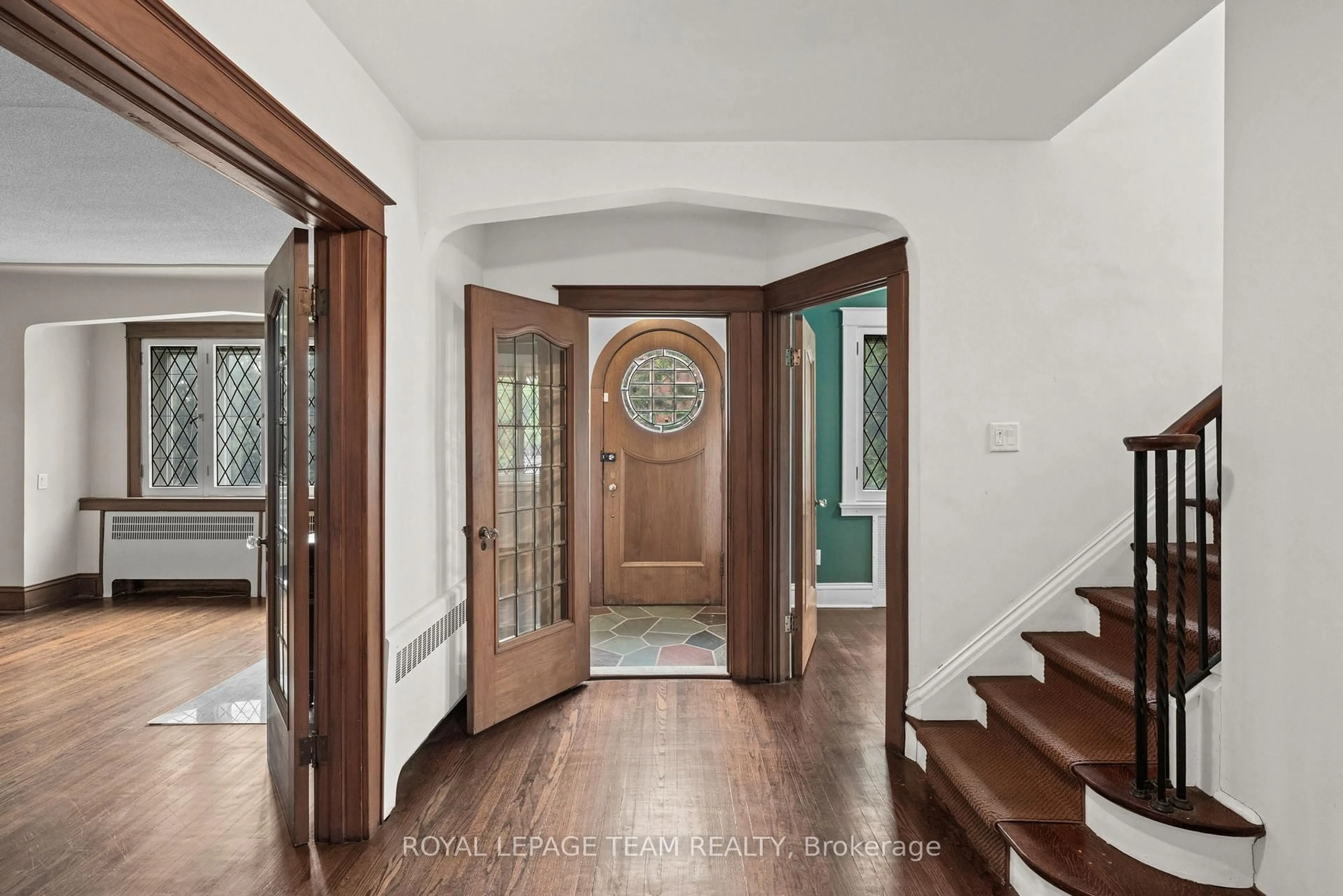 Indoor entryway for 217 Melrose Ave, Ottawa Ontario K1Y 1V3