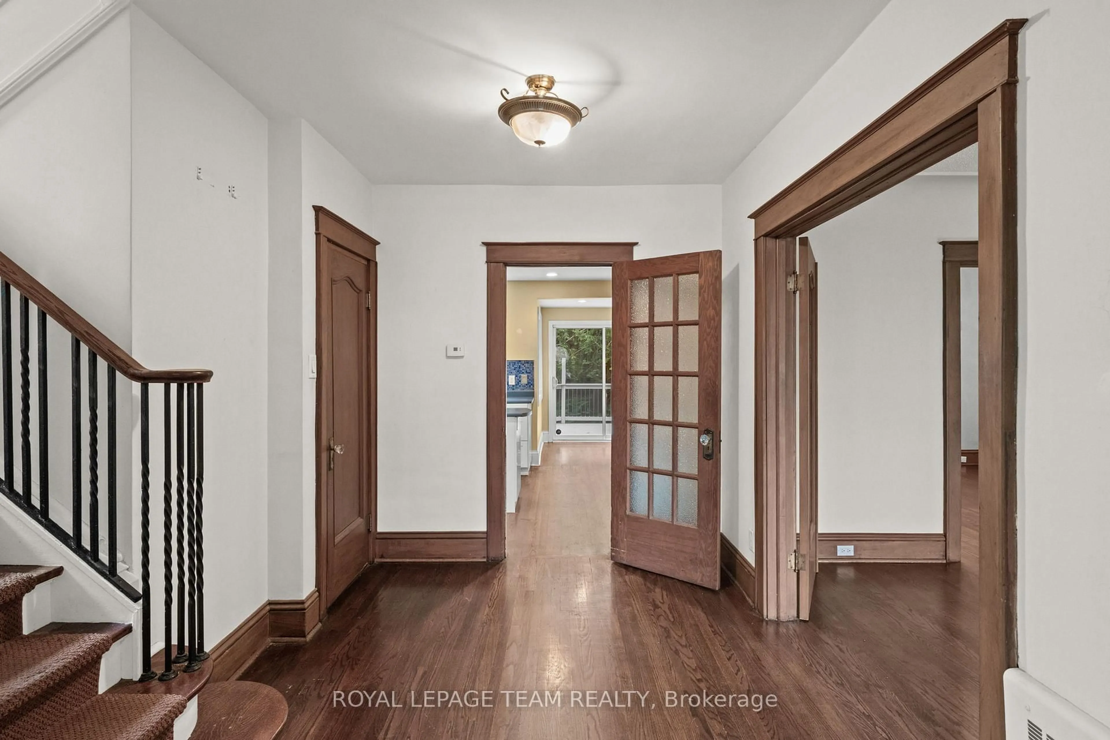 Indoor entryway for 217 Melrose Ave, Ottawa Ontario K1Y 1V3