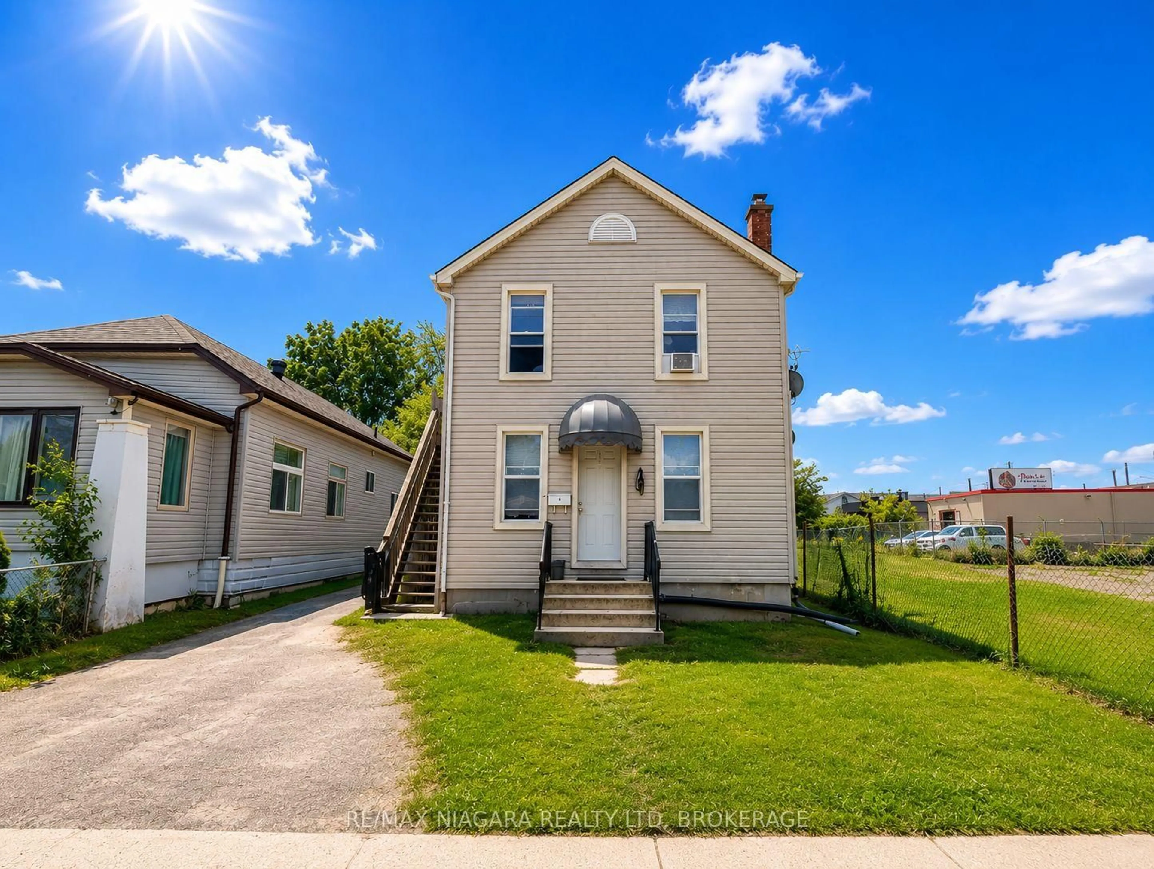 Unknown for 4 Manchester Ave, St. Catharines Ontario L2R 1N8