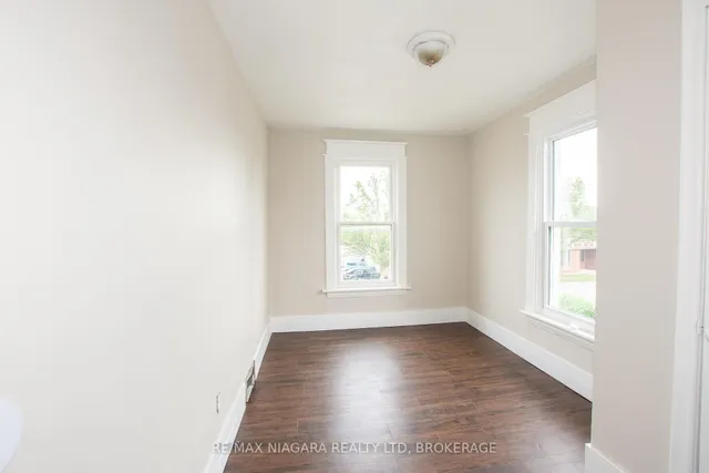 4 Manchester Ave, St. Catharines 5