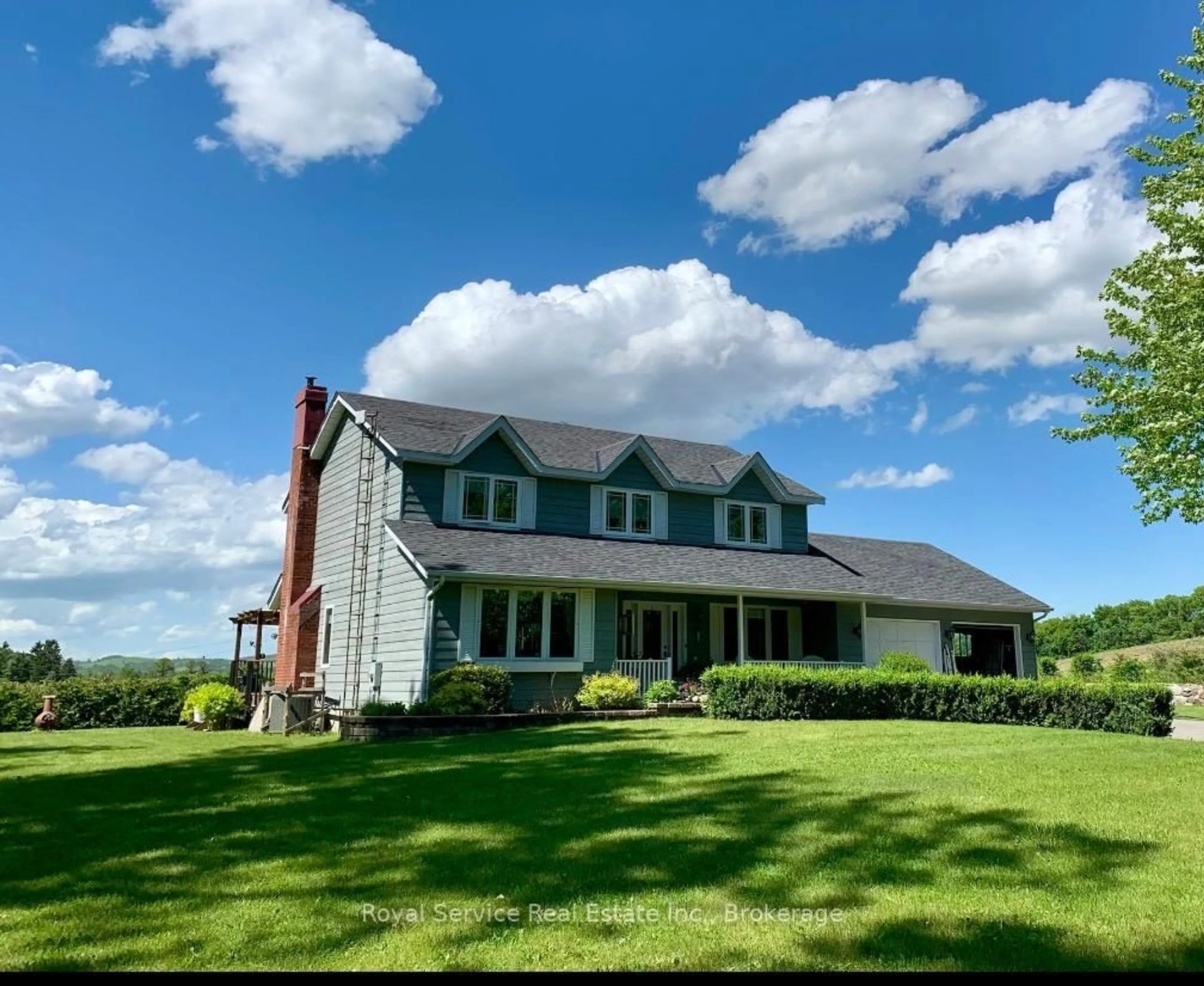A pic from outside/outdoor area/front of a property/back of a property/a pic from drone, building for 7706 Bickle Hill Rd, Hamilton Township Ontario K9A 4J7
