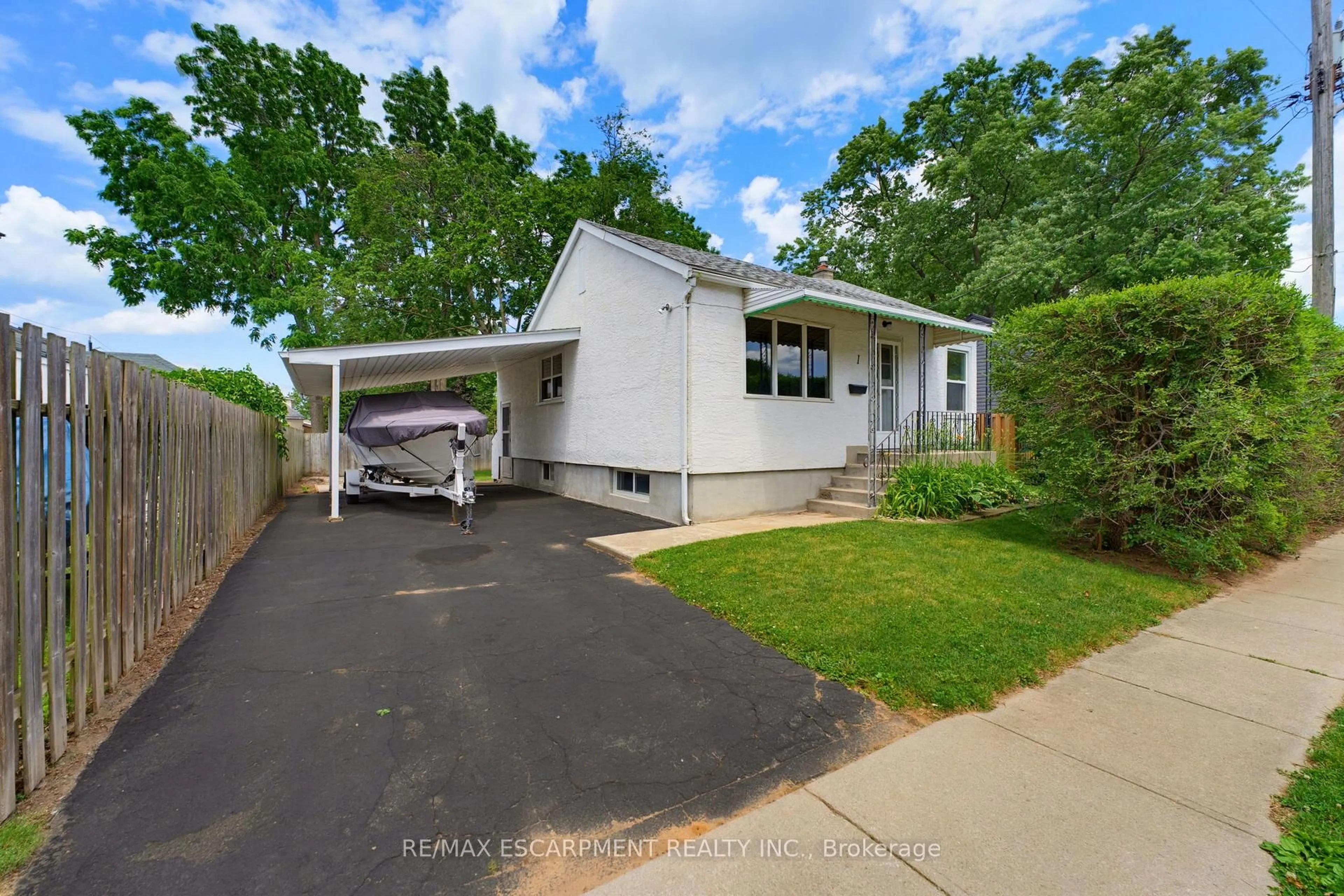 Unknown for 1 Byron Pl, St. Catharines Ontario L2R 1M1