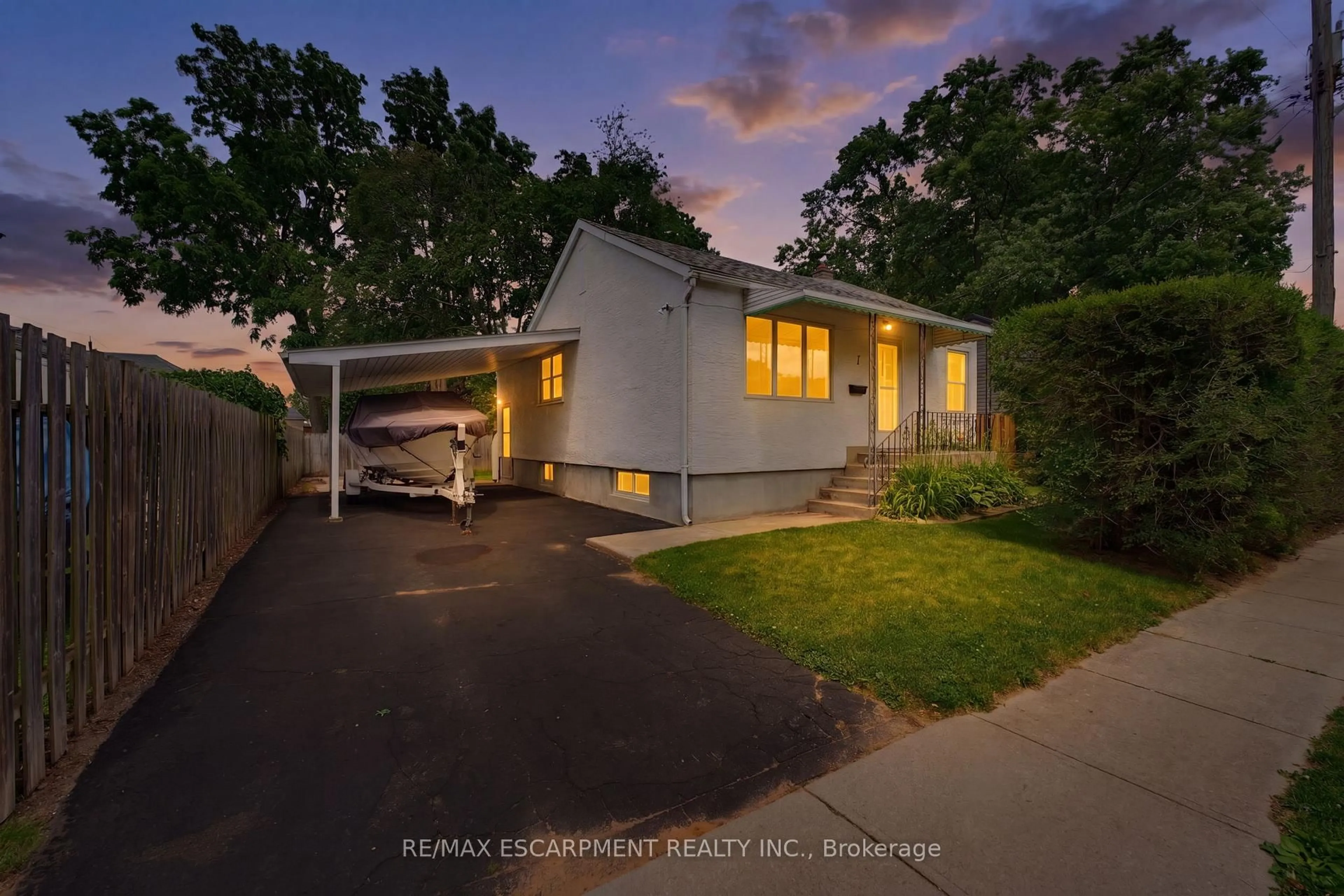 Unknown for 1 Byron Pl, St. Catharines Ontario L2R 1M1