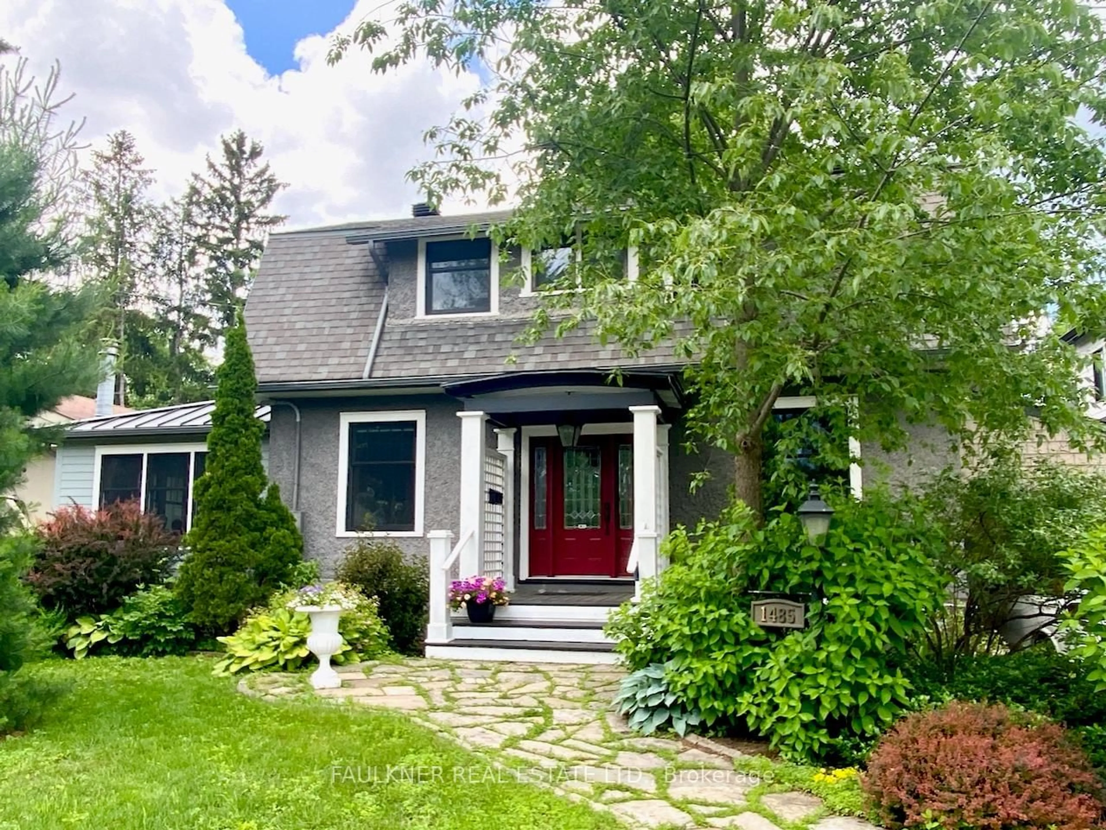 Home with vinyl exterior material, street for 1485 Caton St, Ottawa Ontario K1H 6J3