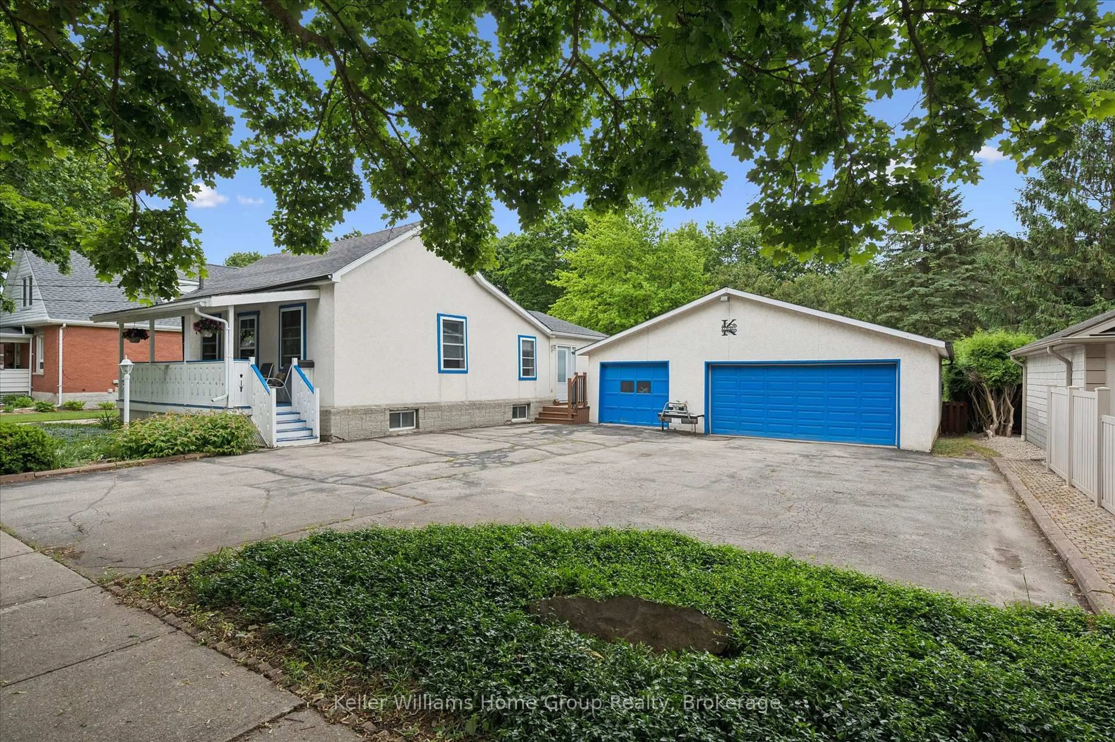 A pic from outside/outdoor area/front of a property/back of a property/a pic from drone, street for 27 Omar St, Guelph Ontario N1H 2V5
