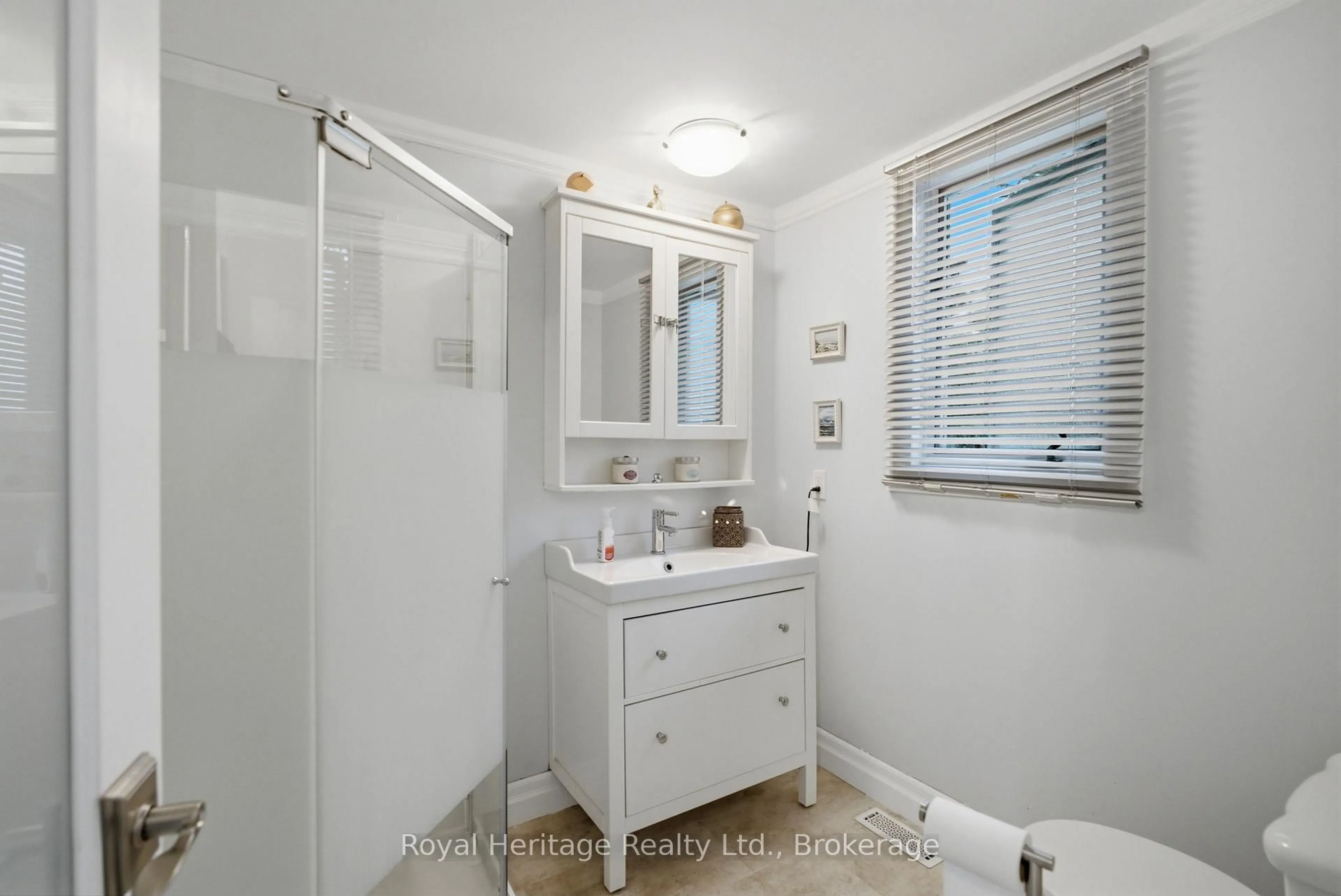 Standard bathroom, ceramic/tile floor for 284 Port Hoover Rd, Kawartha Lakes Ontario K0M 2C0