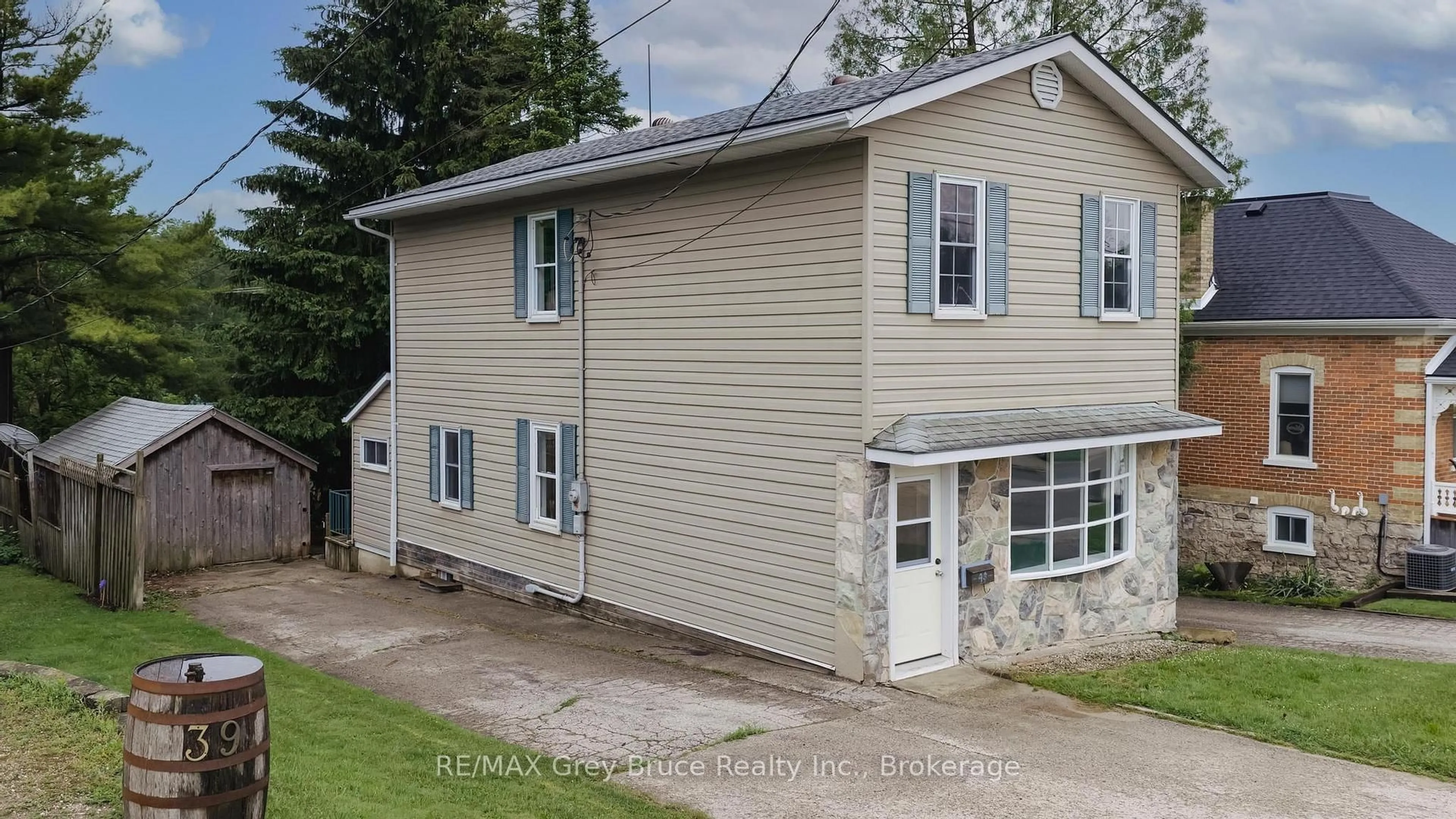 A pic from outside/outdoor area/front of a property/back of a property/a pic from drone, building for 43 4th St, Arran-Elderslie Ontario N0G 1L0