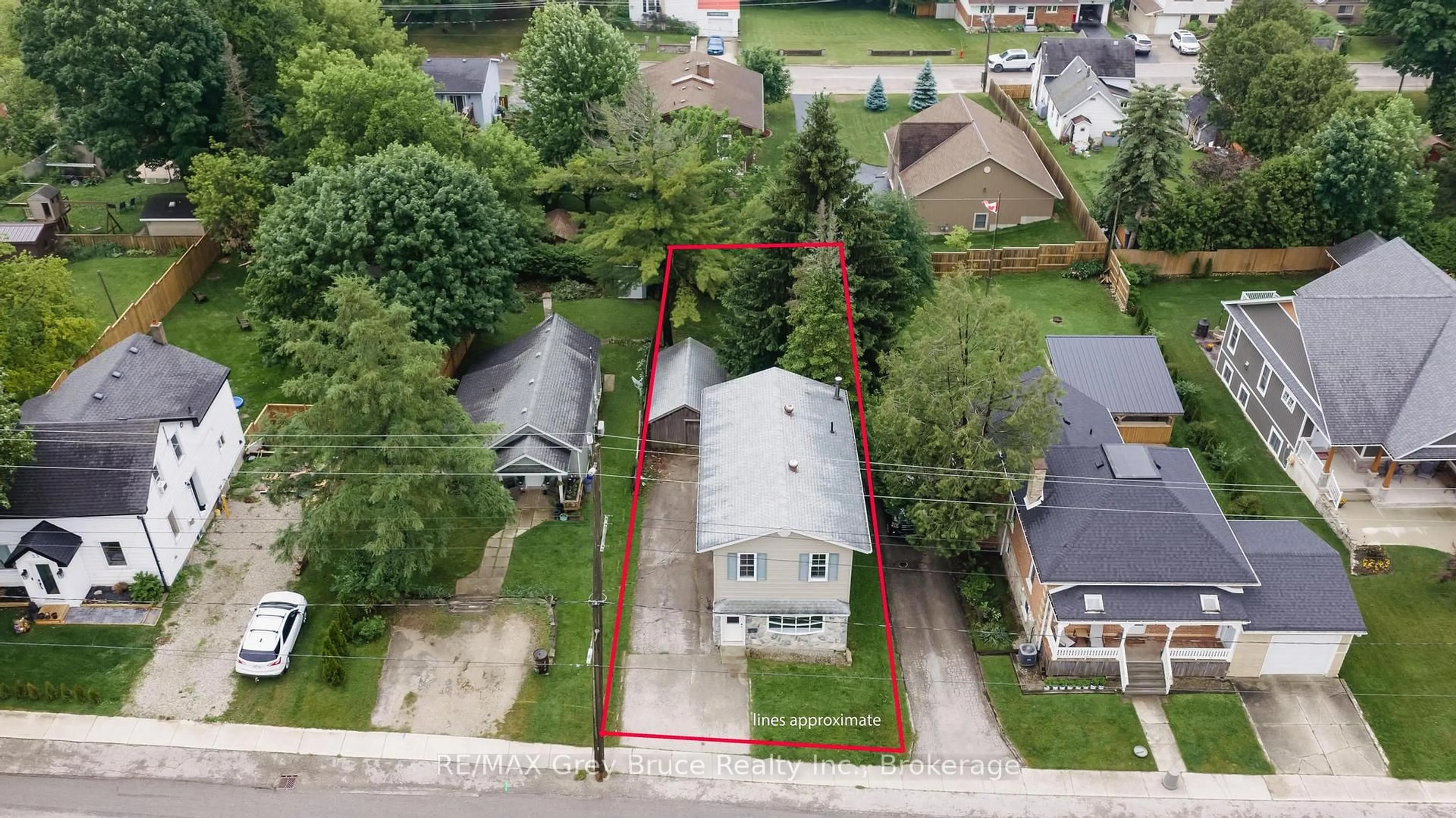 A pic from outside/outdoor area/front of a property/back of a property/a pic from drone, street for 43 4th St, Arran-Elderslie Ontario N0G 1L0