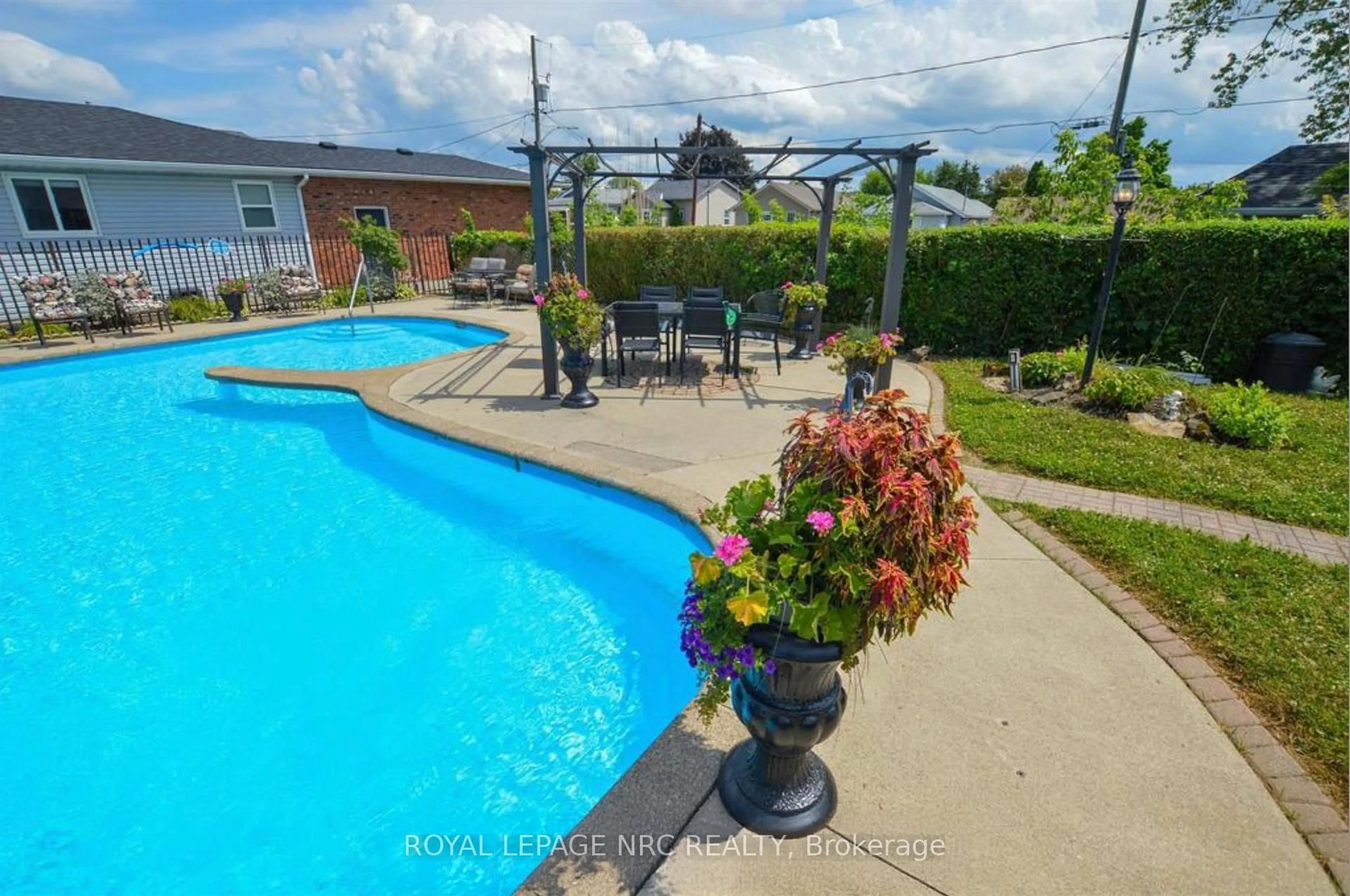 Pool for 68 Pine St, Thorold Ontario L2V 3L4
