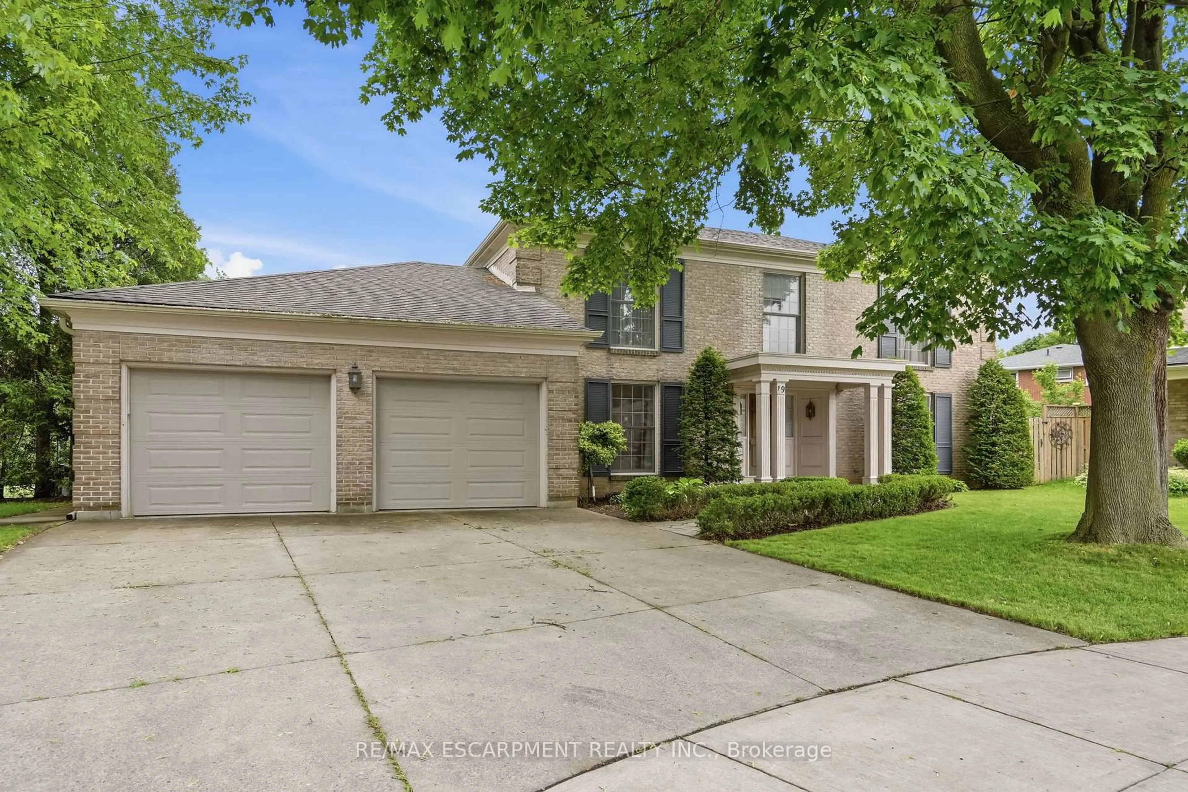 Home with brick exterior material, street for 19 Verdun Crt, Hamilton Ontario L9C 5W9