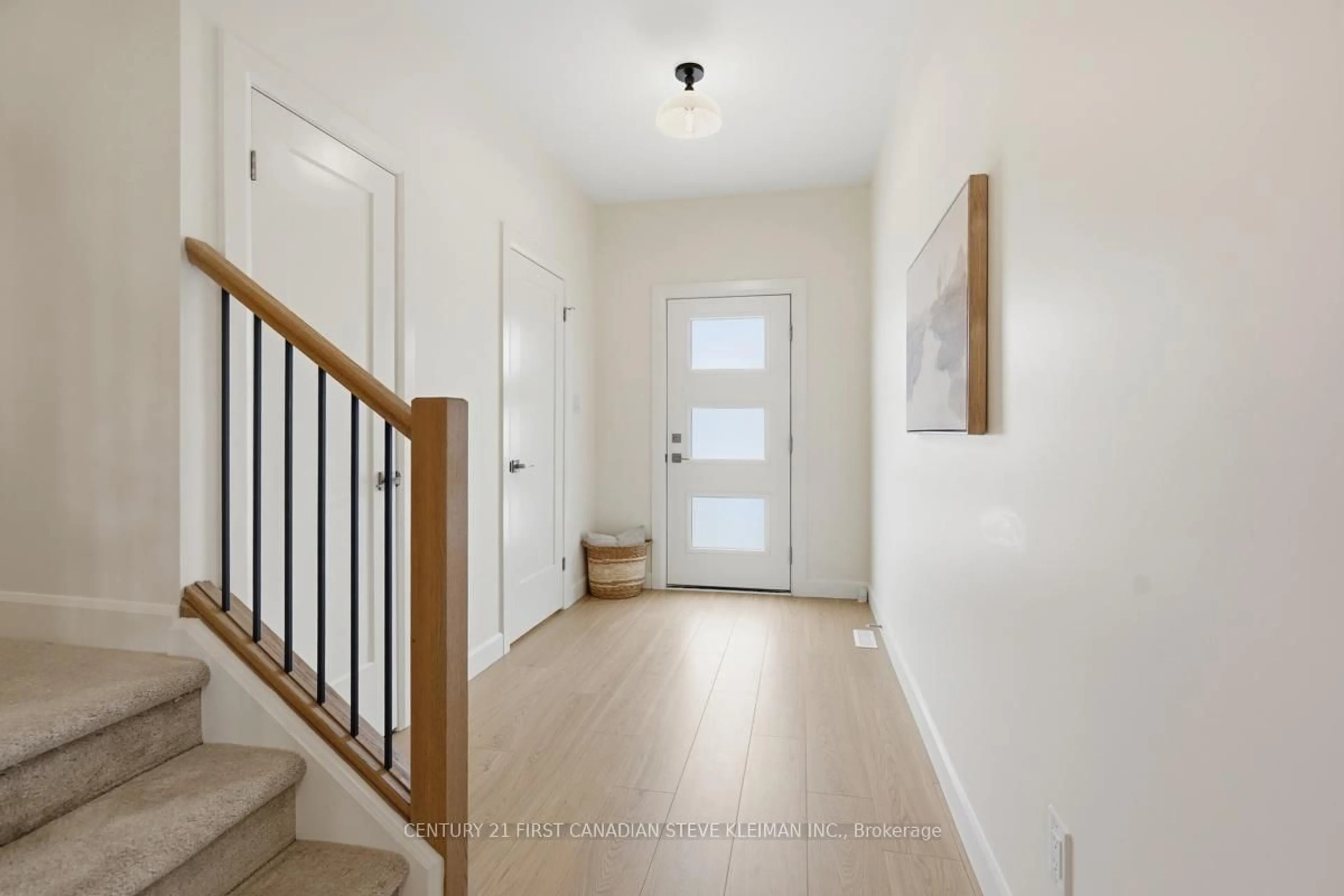 Indoor entryway for 2840 Buroak Dr #104, London North Ontario N6H 0L8