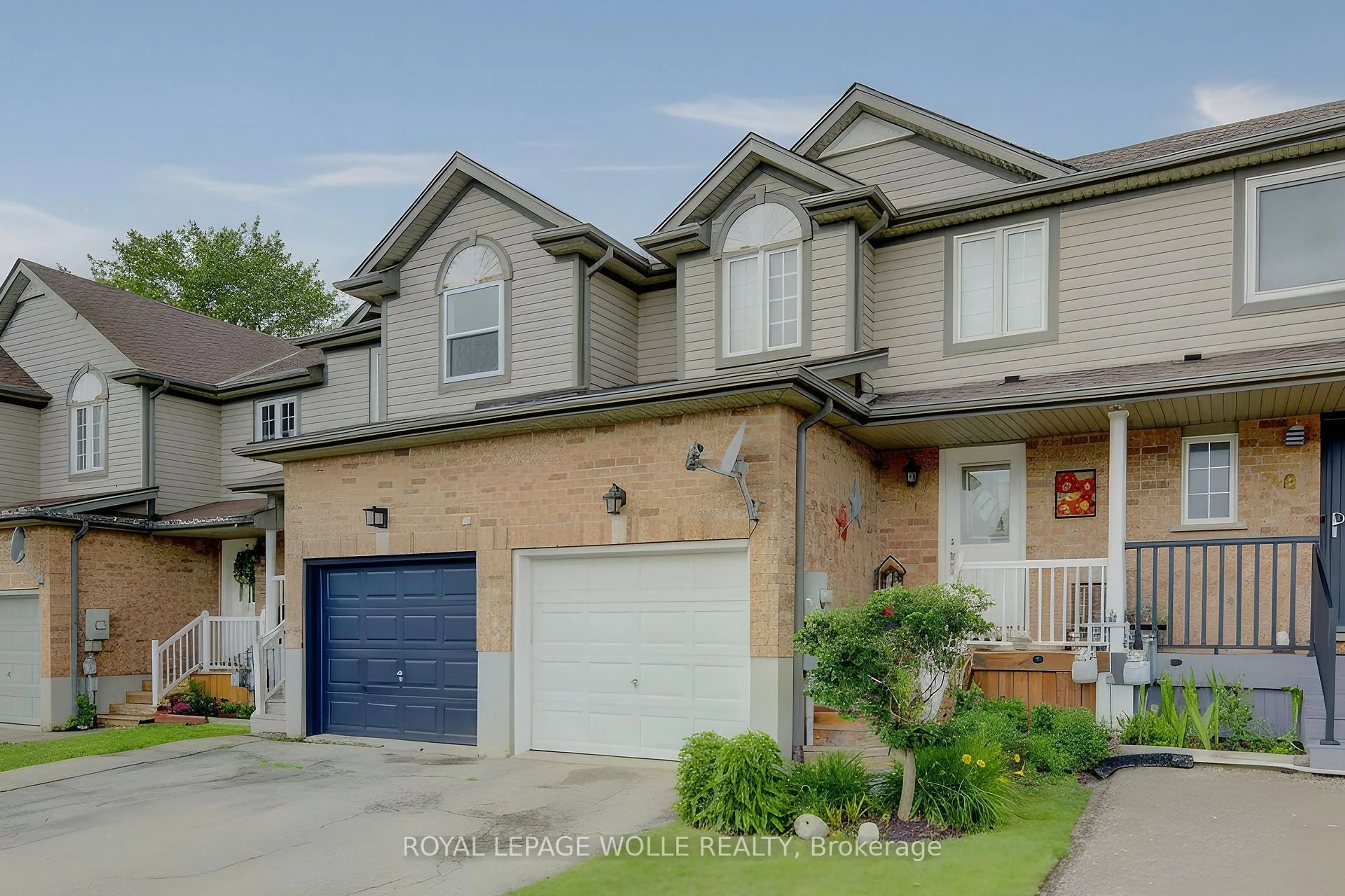 Home with brick exterior material, street for 60 Foxglove Cres, Kitchener Ontario N2E 3Y7