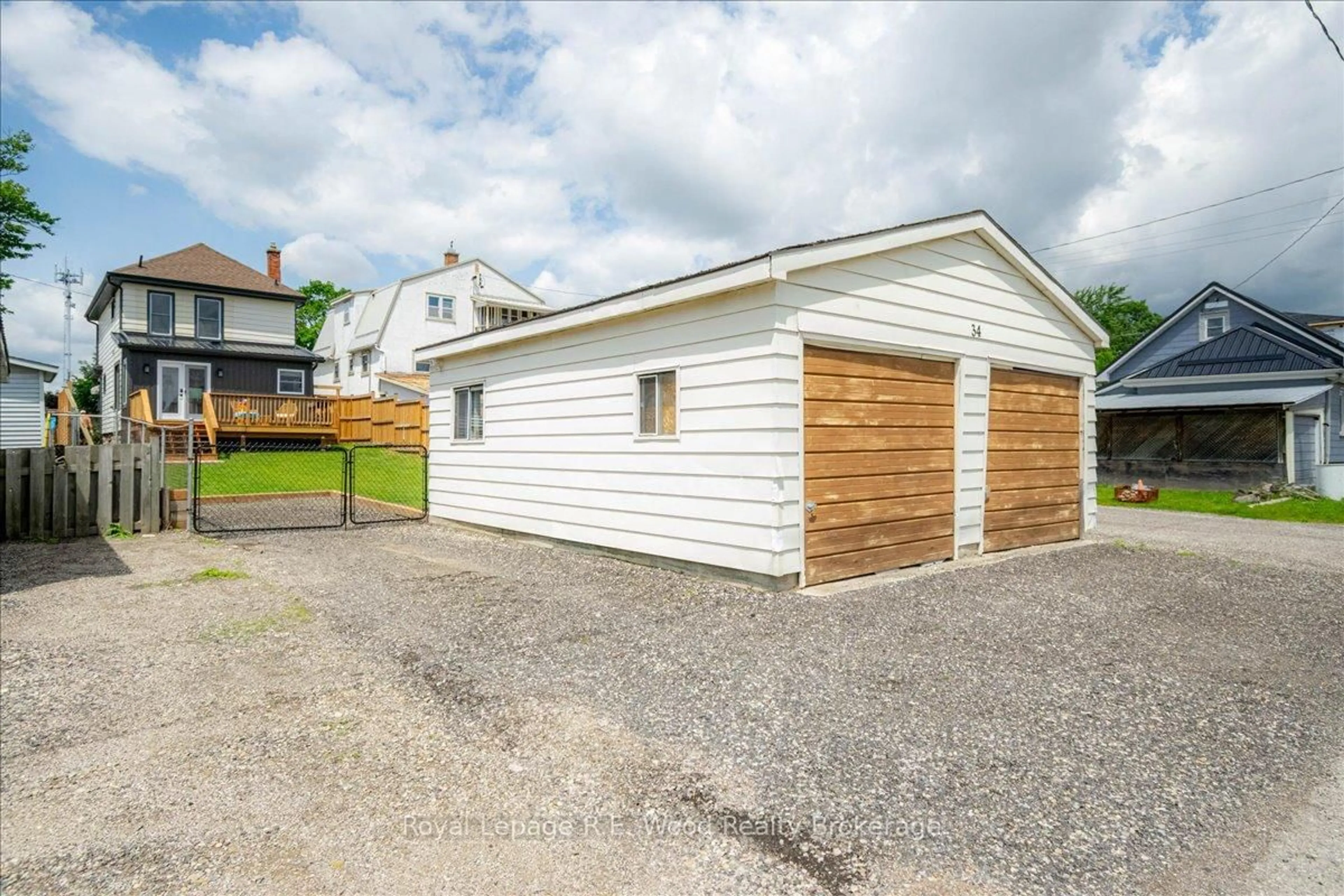 Unknown for 34 King St, Tillsonburg Ontario N4G 3E5