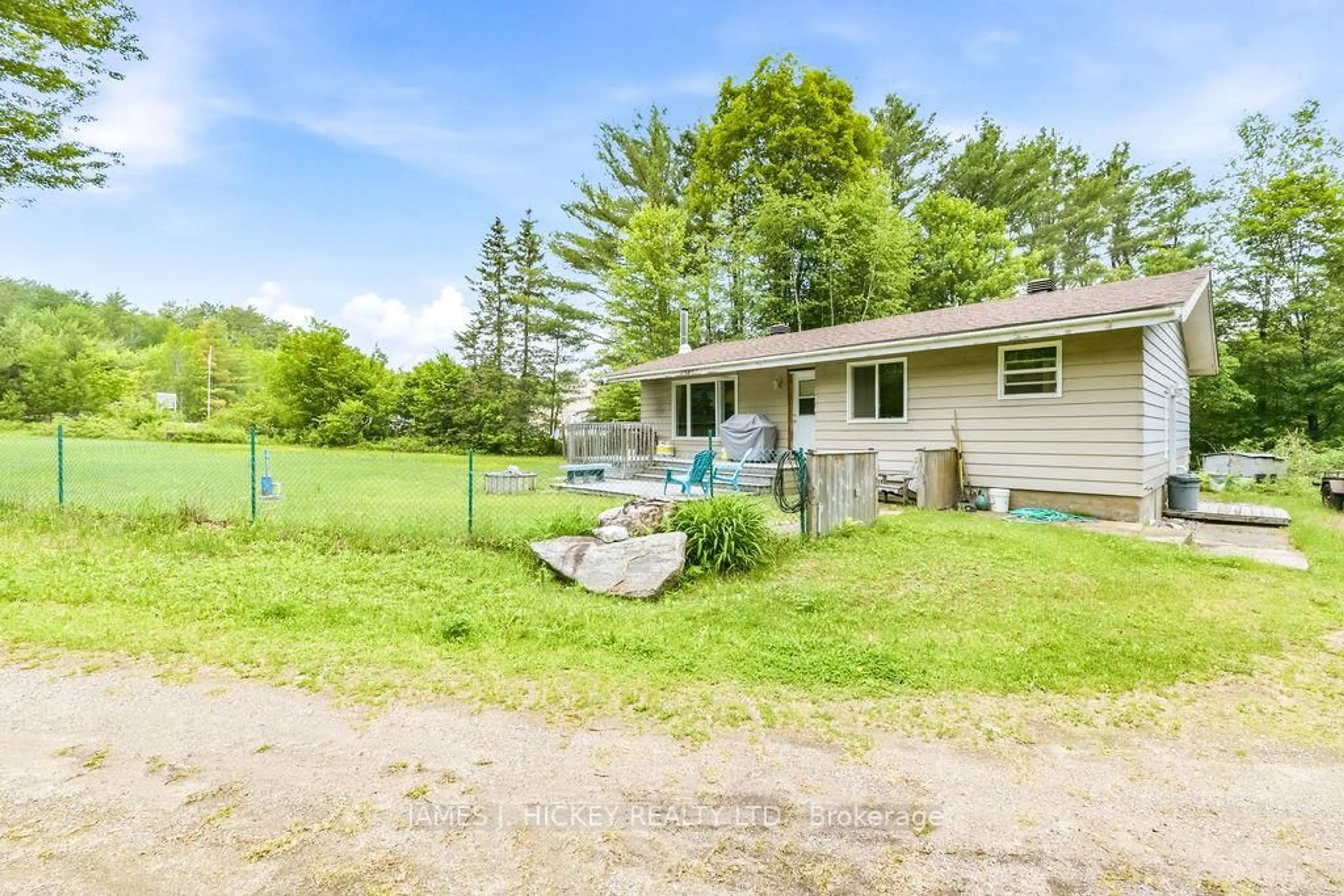 Patio, unknown for 34926 HIGHWAY 17 West Highway, Deep River Ontario K0J 1P0