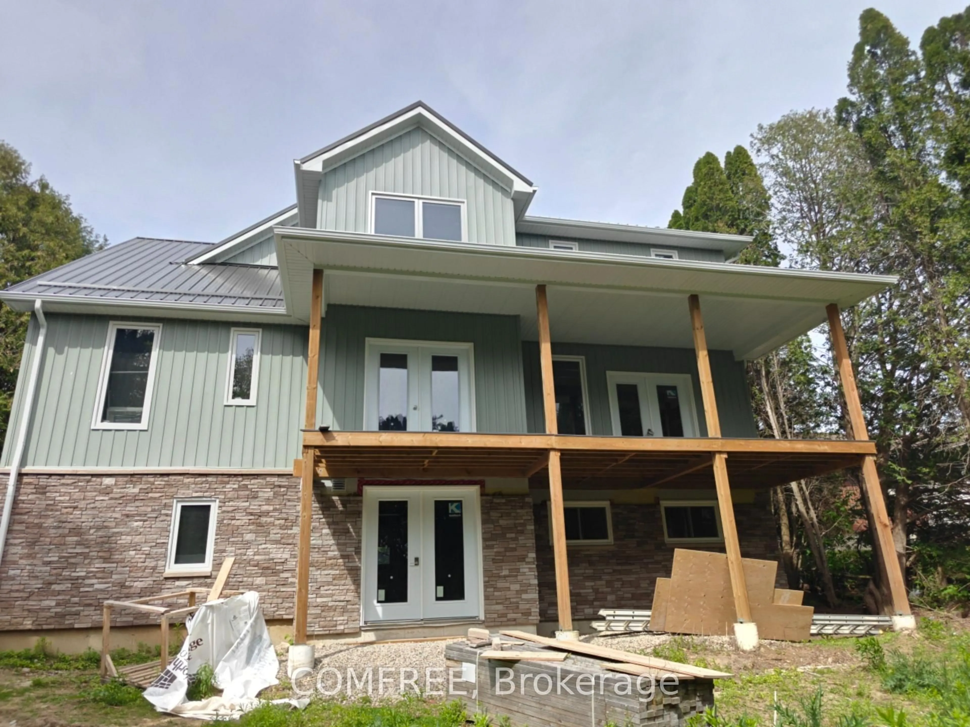 Home with vinyl exterior material, building for 268 Tunis St, Ingersoll Ontario N5C 1W7