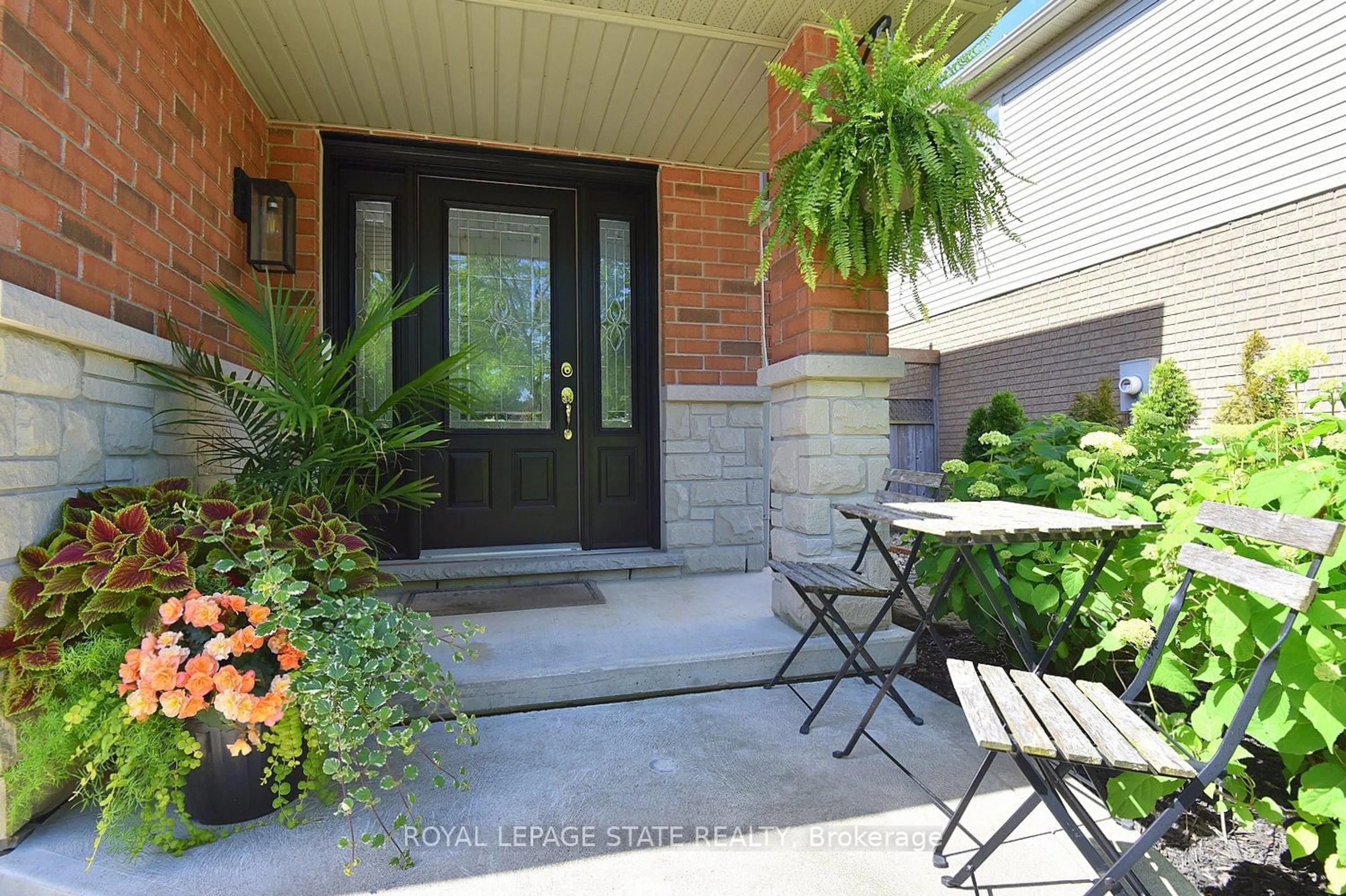 Indoor entryway for 12 Wills Cres, Hamilton Ontario L0R 1C0