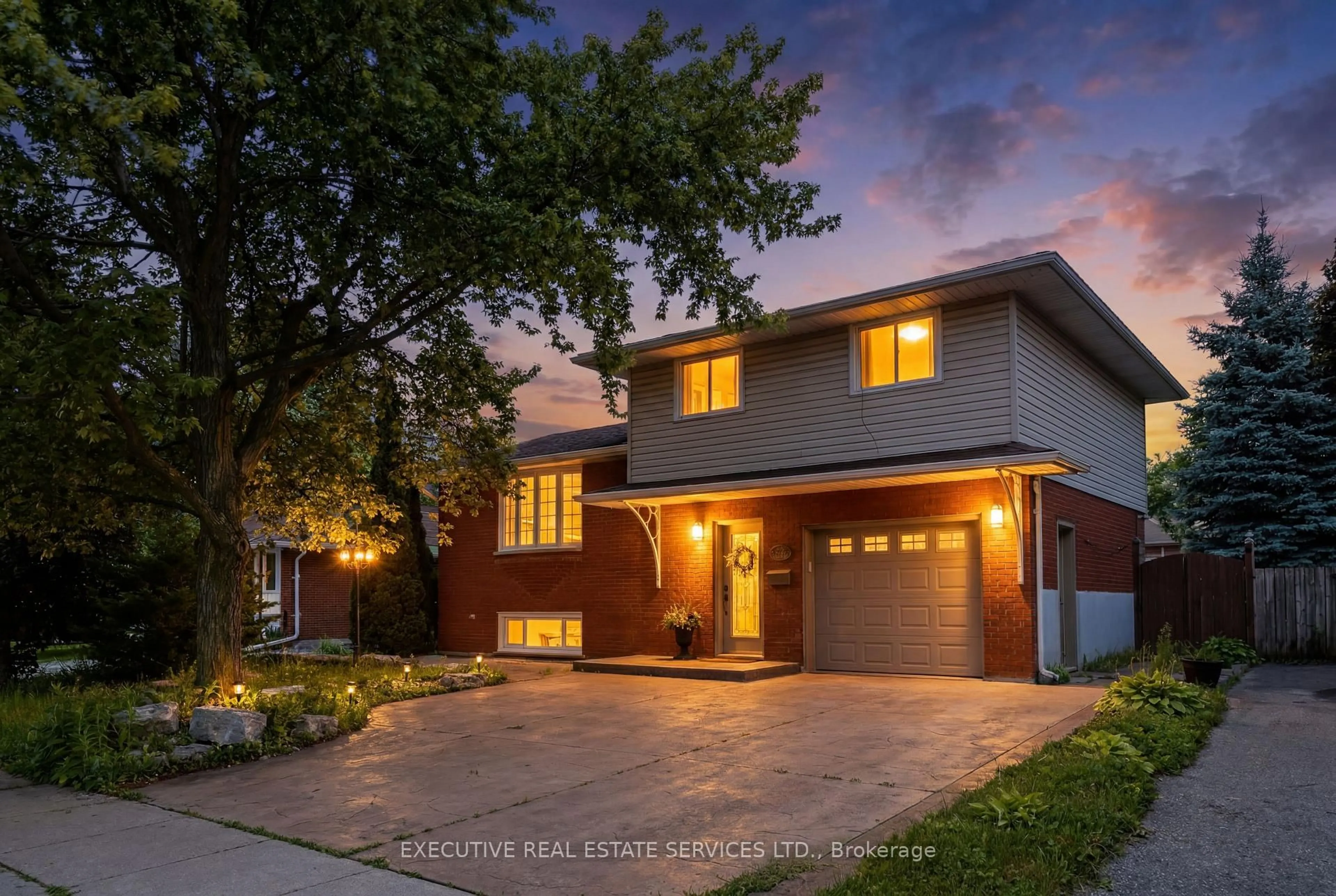 Home with brick exterior material, street for 207 Christopher Dr, Cambridge Ontario N1R 4S6