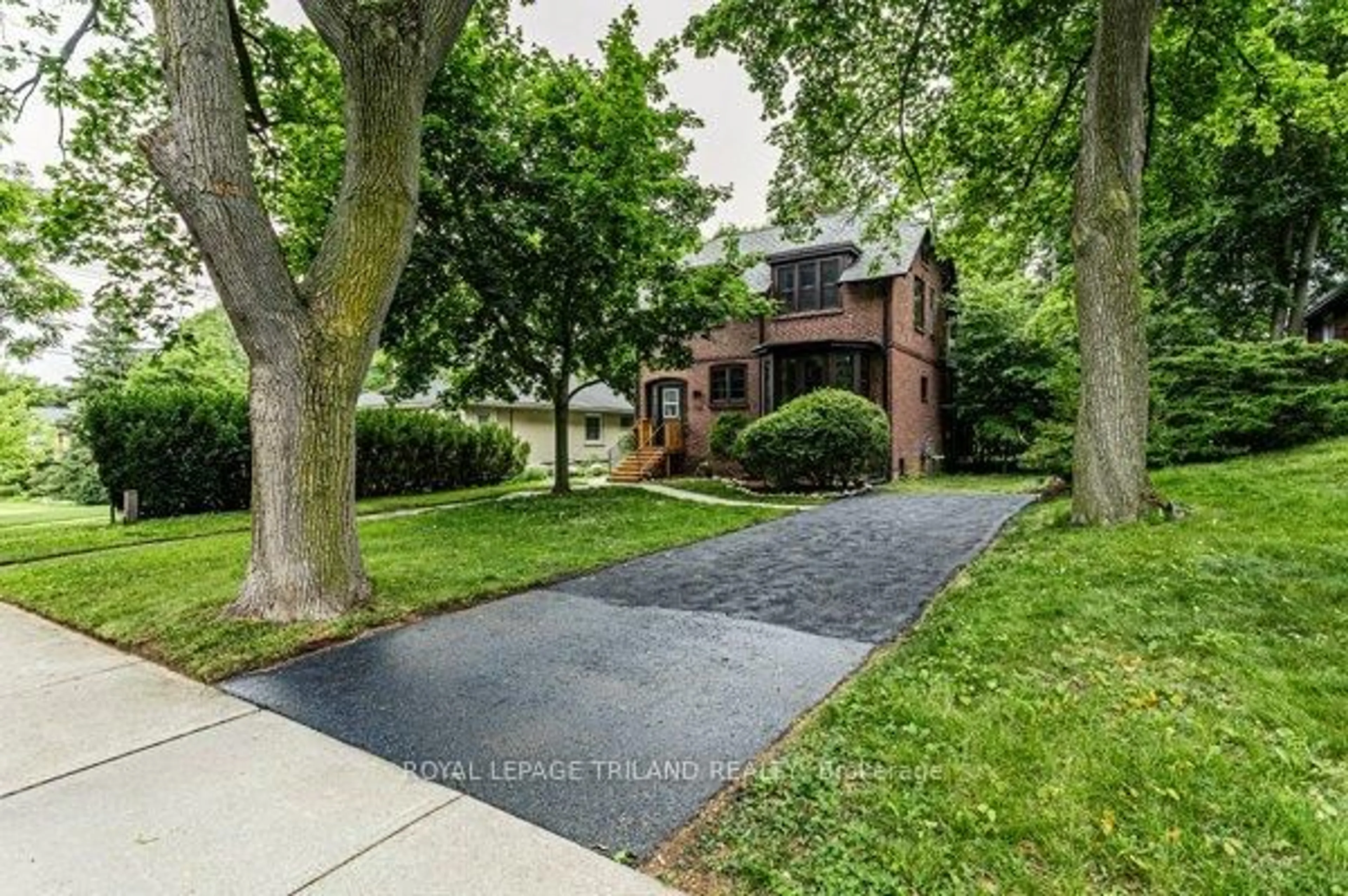 Home with brick exterior material, street for 190 Victoria St, London East Ontario N6A 2B8