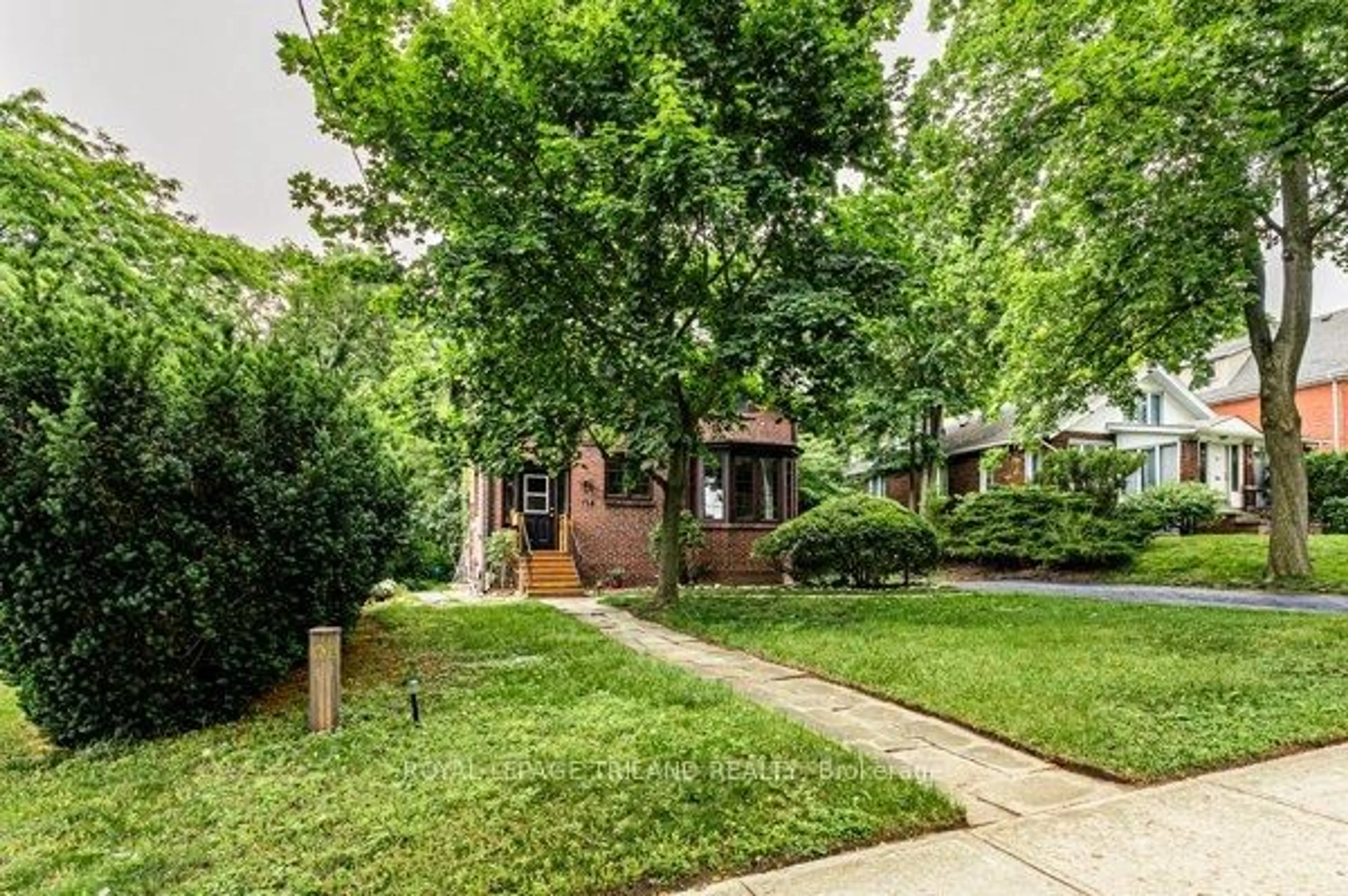 Home with brick exterior material, street for 190 Victoria St, London East Ontario N6A 2B8