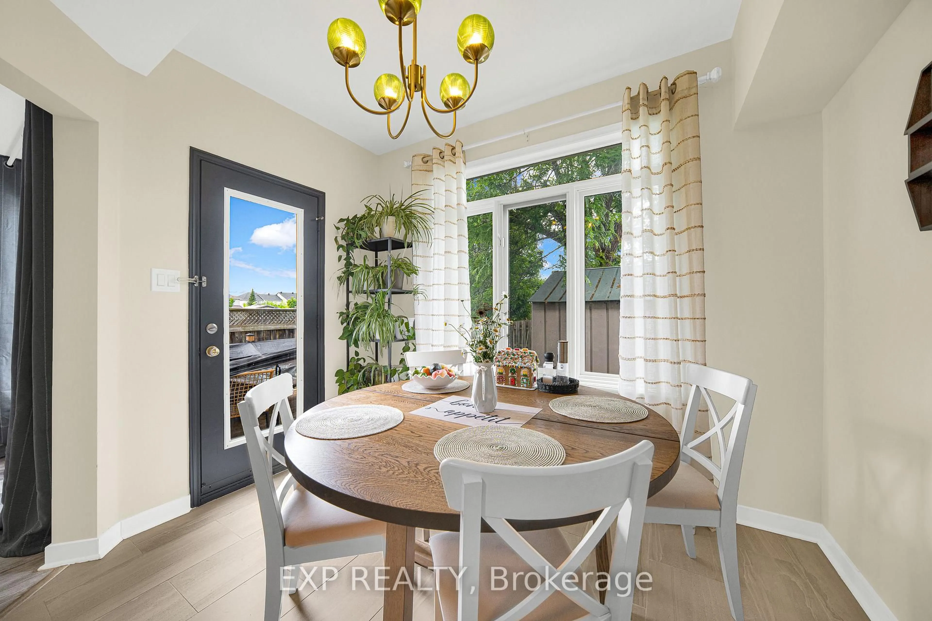 Dining room, ceramic/tile floor for 51 Palmadeo Dr, Ottawa Ontario K2J 4Z3