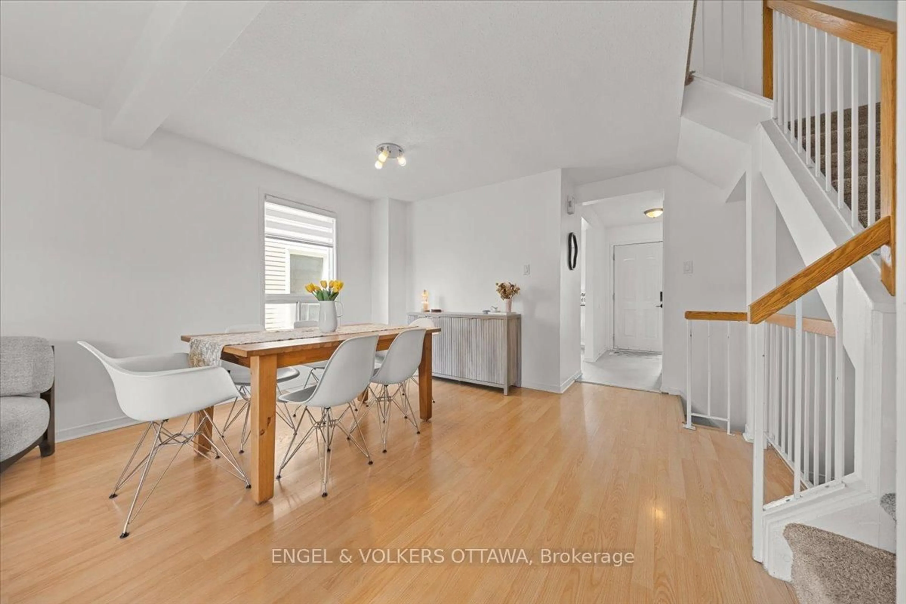 Dining room, wood/laminate floor for 956 Cookshire Cres #54, Ottawa Ontario K4A 3K3