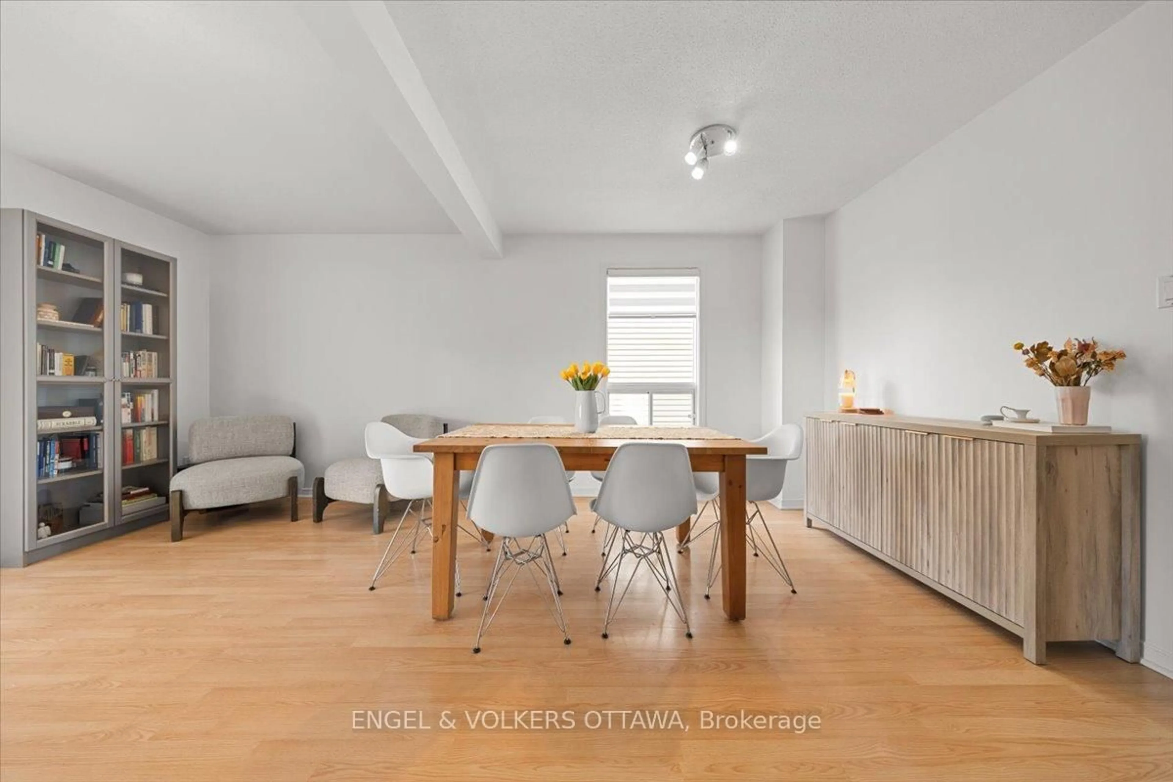 Dining room, wood/laminate floor for 956 Cookshire Cres #54, Ottawa Ontario K4A 3K3