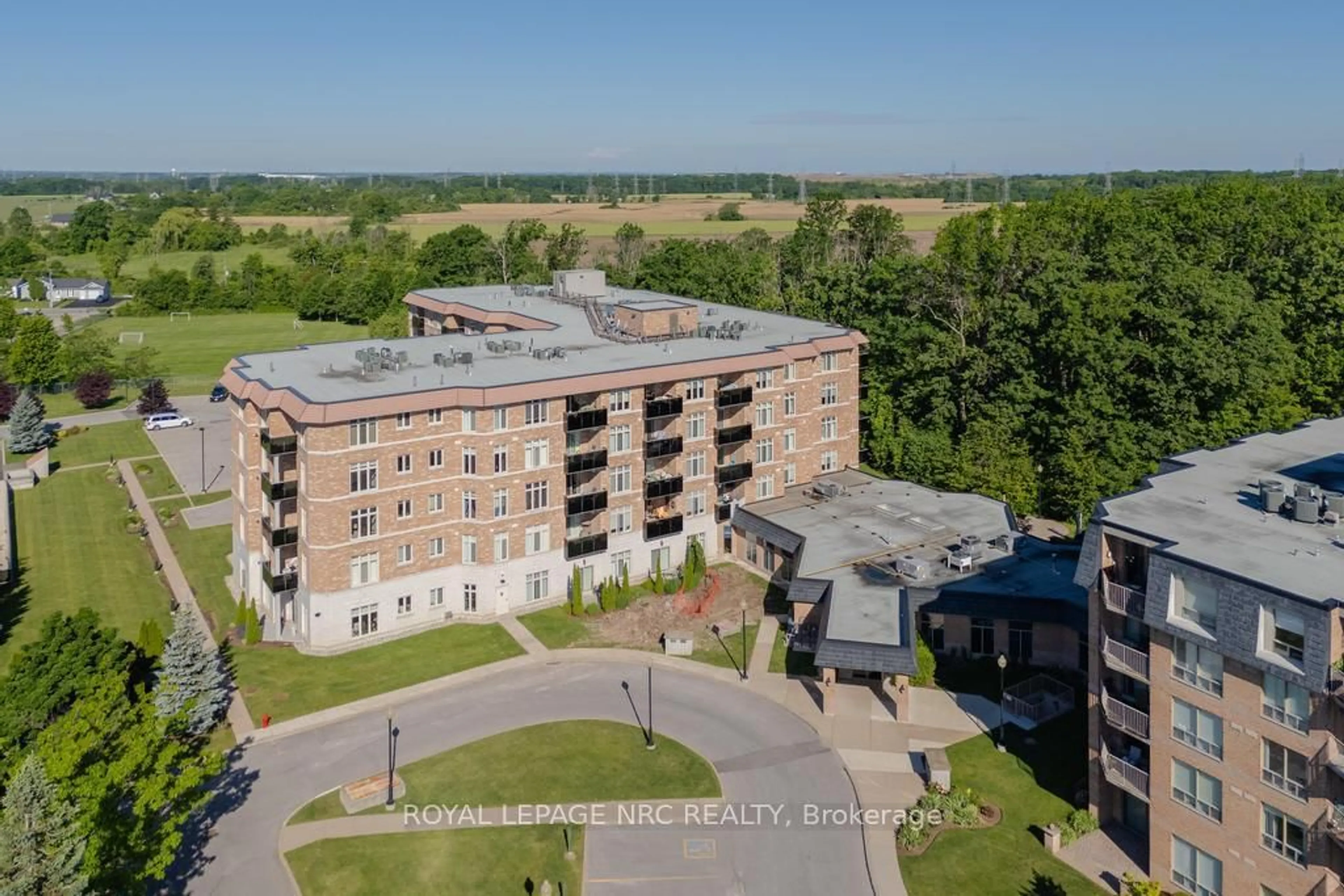 A pic from outside/outdoor area/front of a property/back of a property/a pic from drone, building for 8111 Forest Glen Dr #220, Niagara Falls Ontario L2H 2Y7