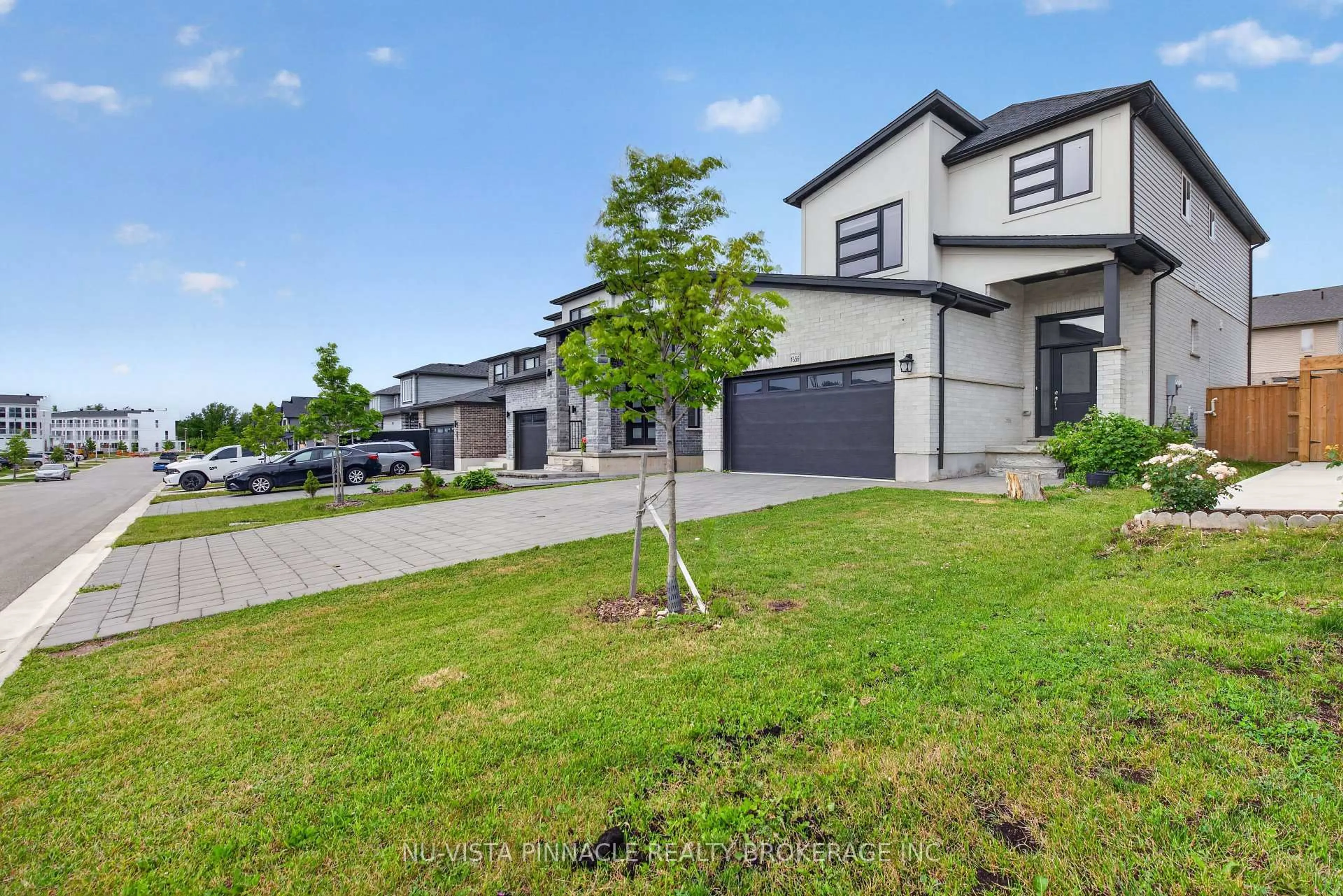 A pic from outside/outdoor area/front of a property/back of a property/a pic from drone, street for 1556 Dylan St, London East Ontario N5V 0B9
