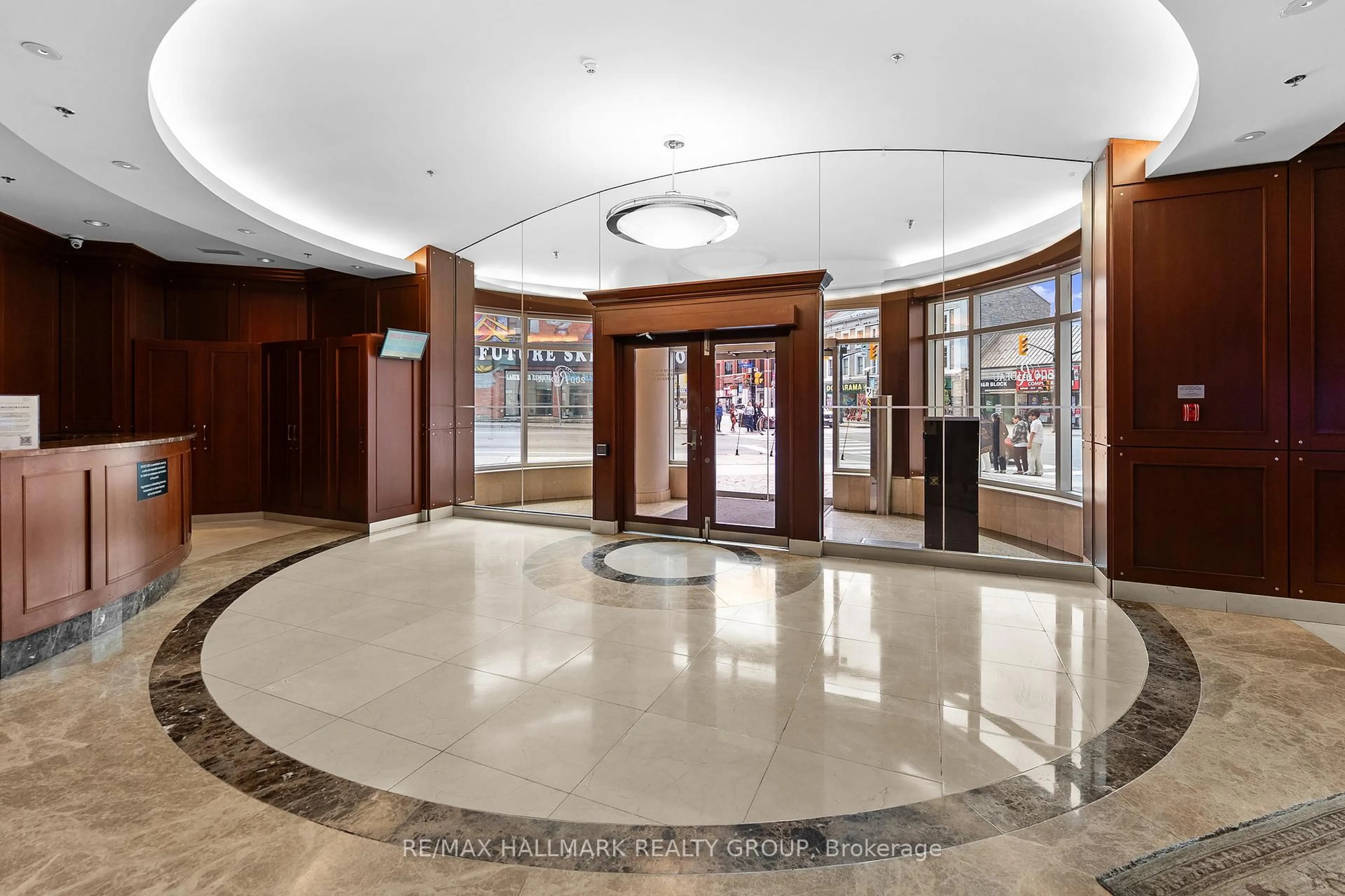 Lobby for 200 Rideau St #1702, Ottawa Ontario K1N 5Y1
