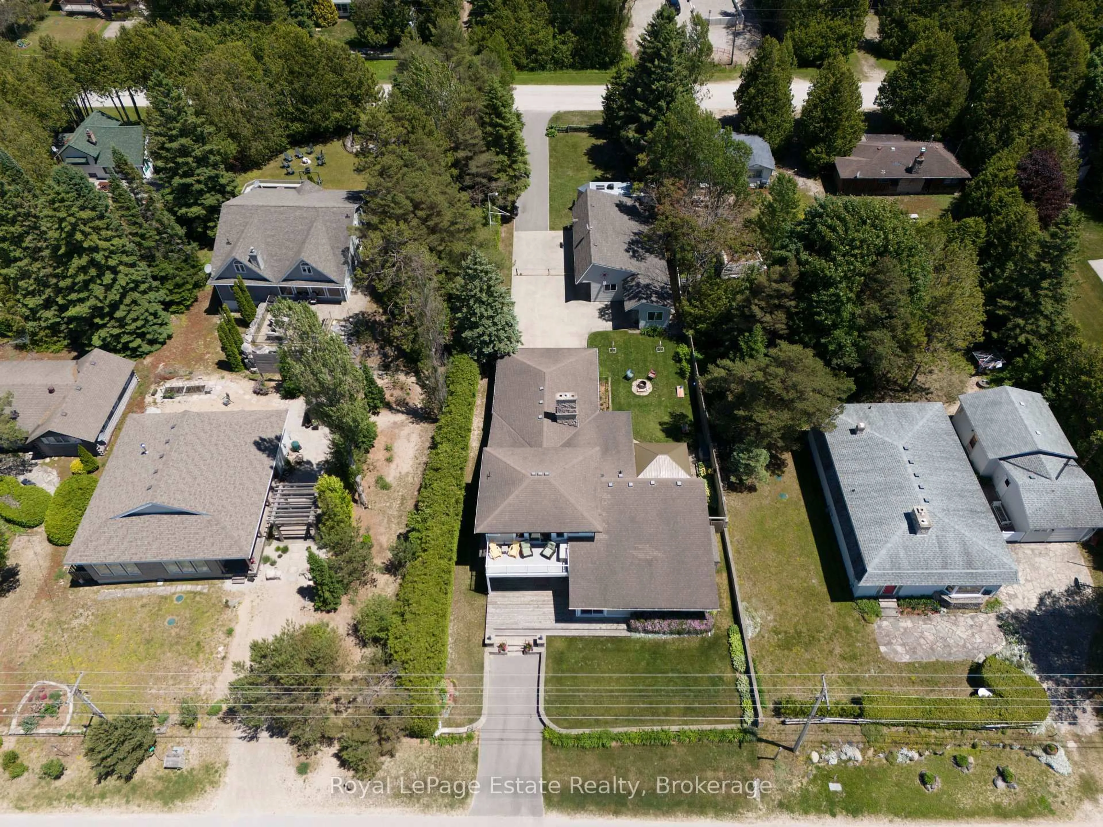 A pic from outside/outdoor area/front of a property/back of a property/a pic from drone, street for 319 Lakeshore Blvd, South Bruce Peninsula Ontario N0H 2G0
