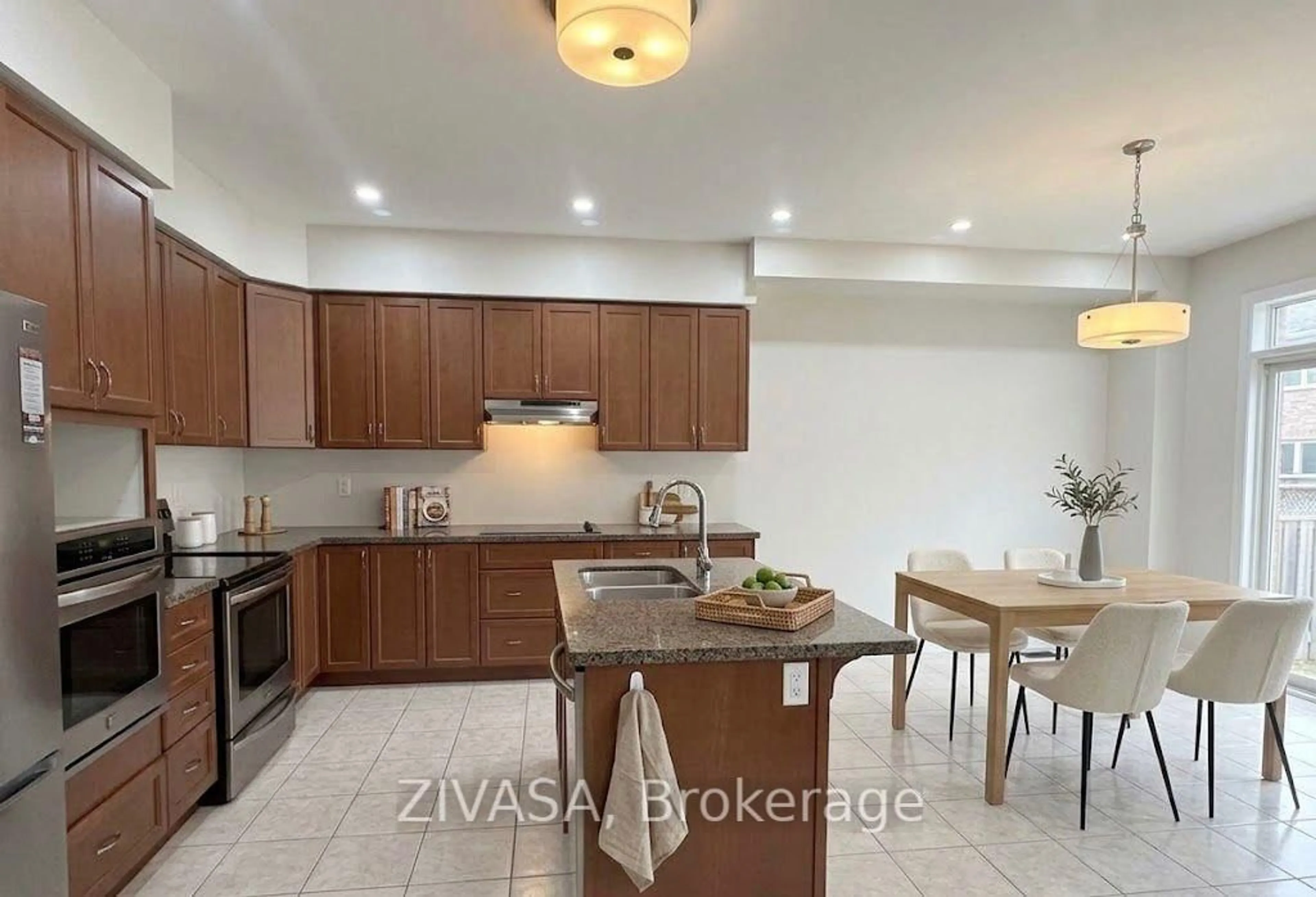 Open concept kitchen, ceramic/tile floor for 33 Ingalls Ave, Brantford Ontario N3V 0B7