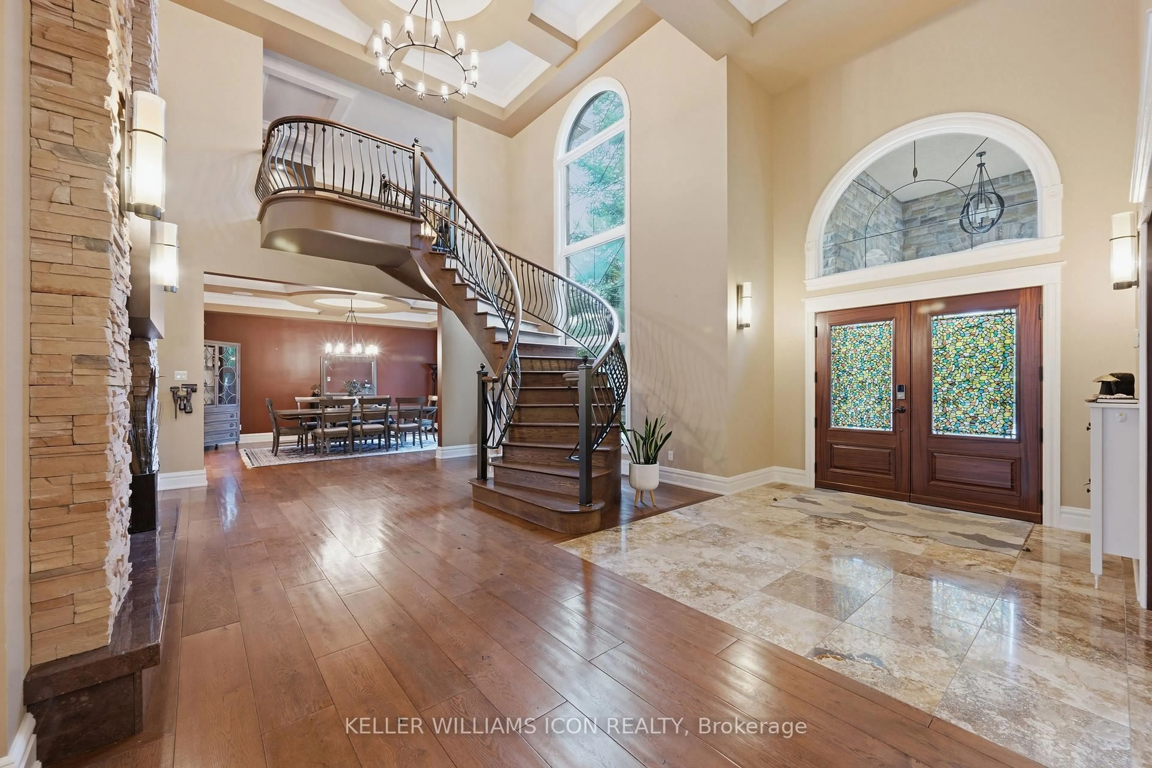 Indoor foyer for 5801 Longhearth Way, Ottawa Ontario K4M 1M2