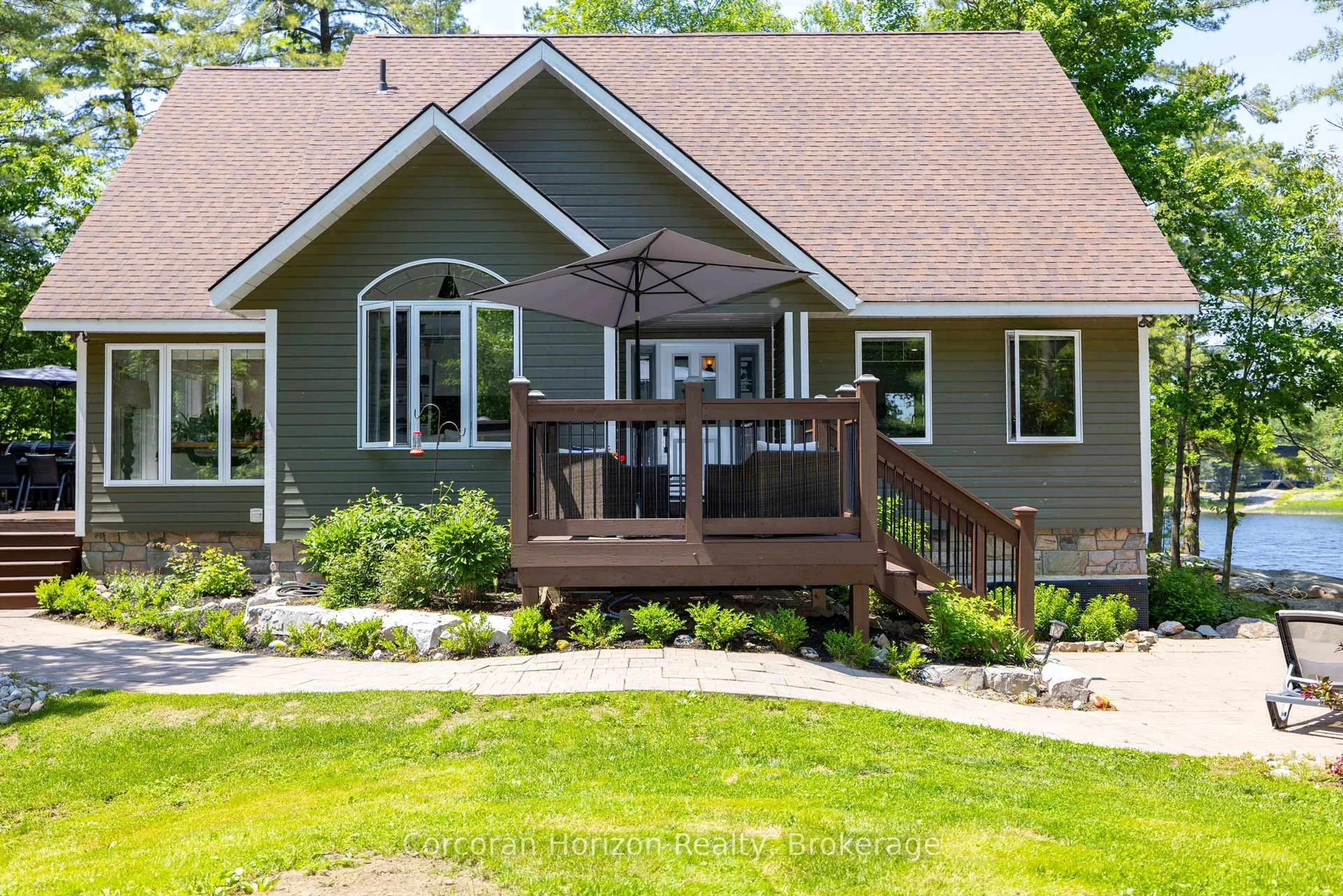 Home with vinyl exterior material, water/lake/river/ocean view for 100 ISLAND 630 GEORGIAN BAY, Georgian Bay Ontario P0E 1E0