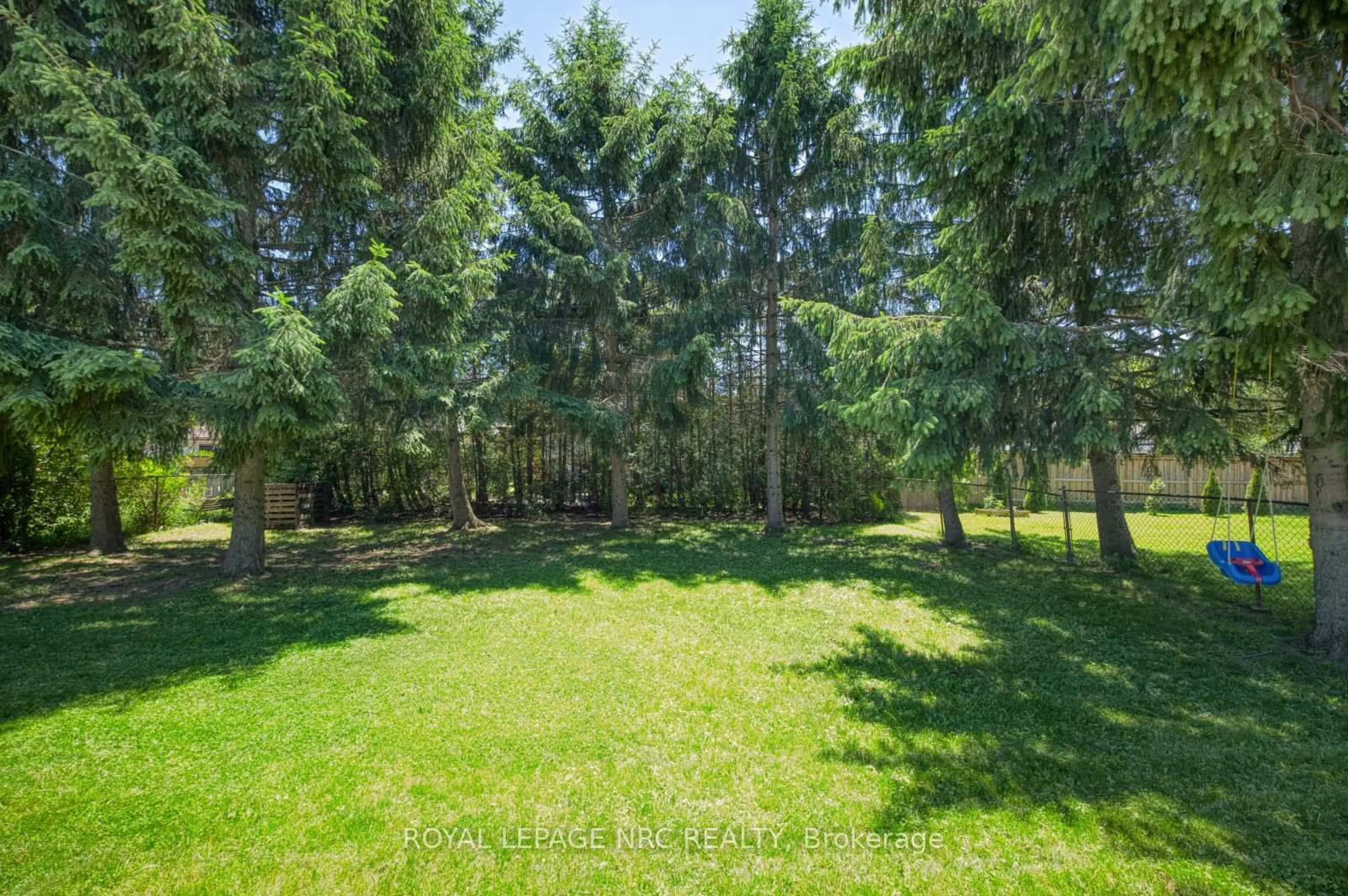 A pic from outside/outdoor area/front of a property/back of a property/a pic from drone, forest/trees view for 5916 CARMAN St, Niagara Falls Ontario L2J 1S1