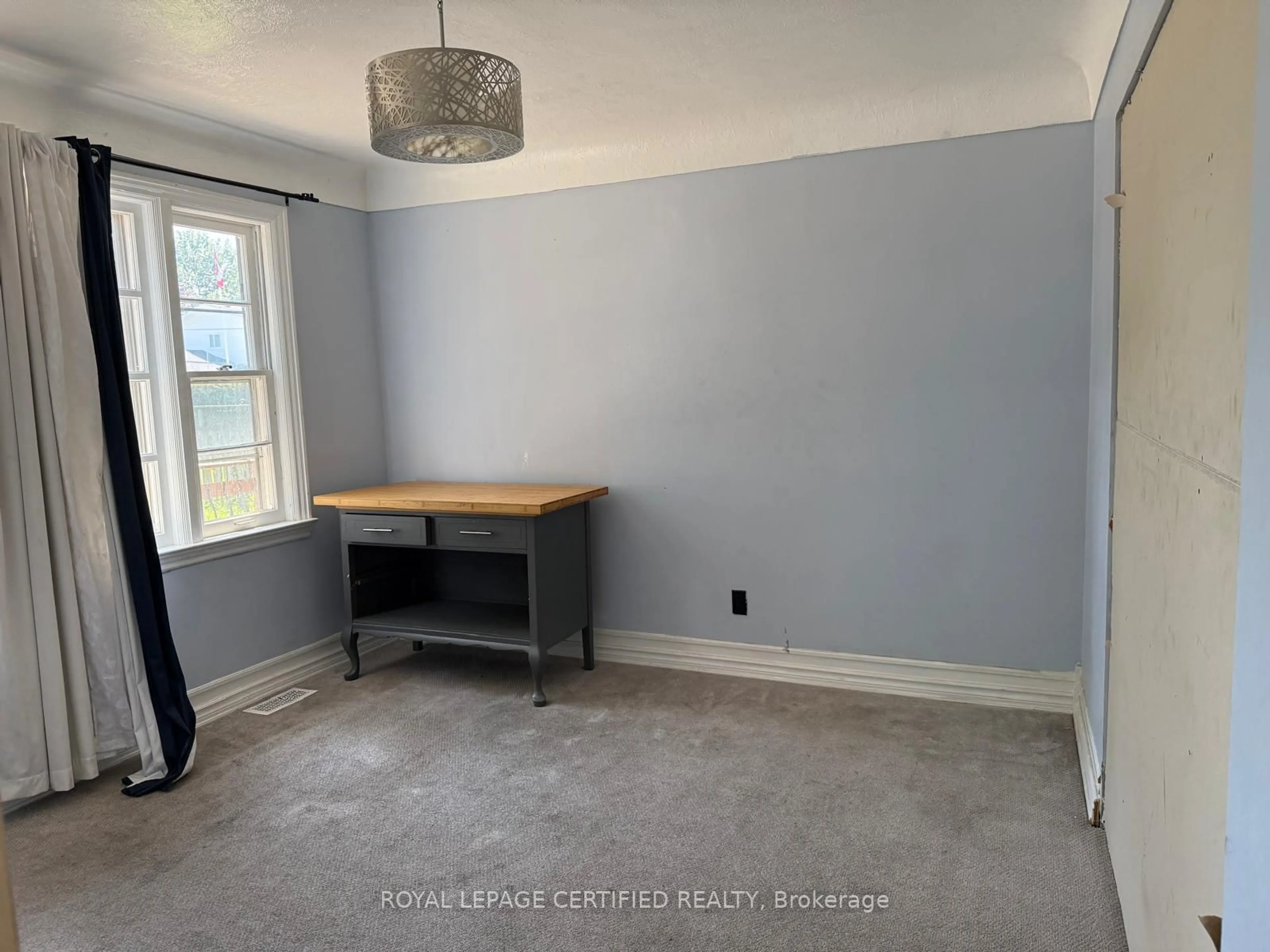 A pic of a room for 110 Gray Rd, Hamilton Ontario L8G 3V1