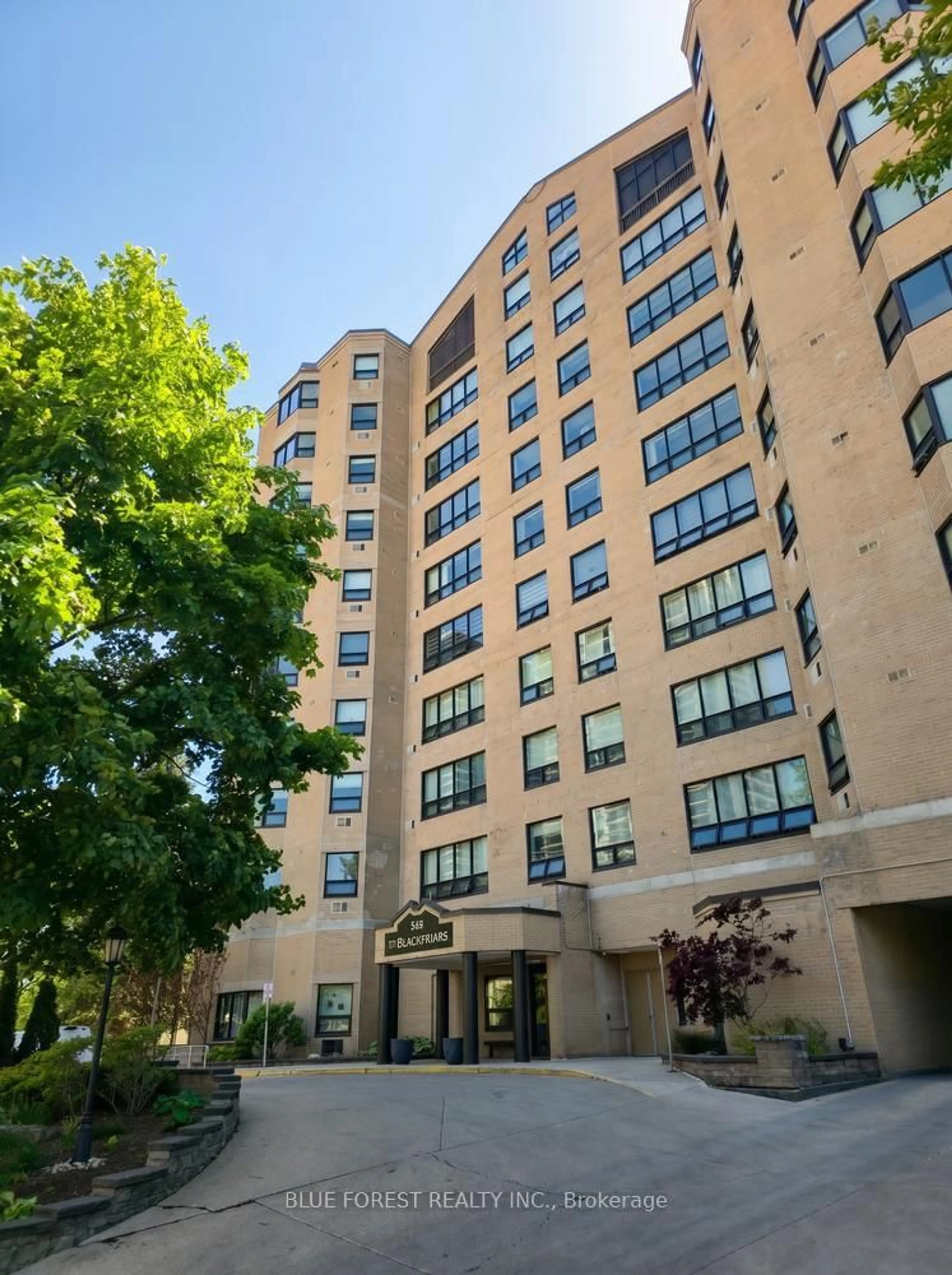 Indoor foyer for 549 Ridout St #702, London East Ontario N6A 5N5