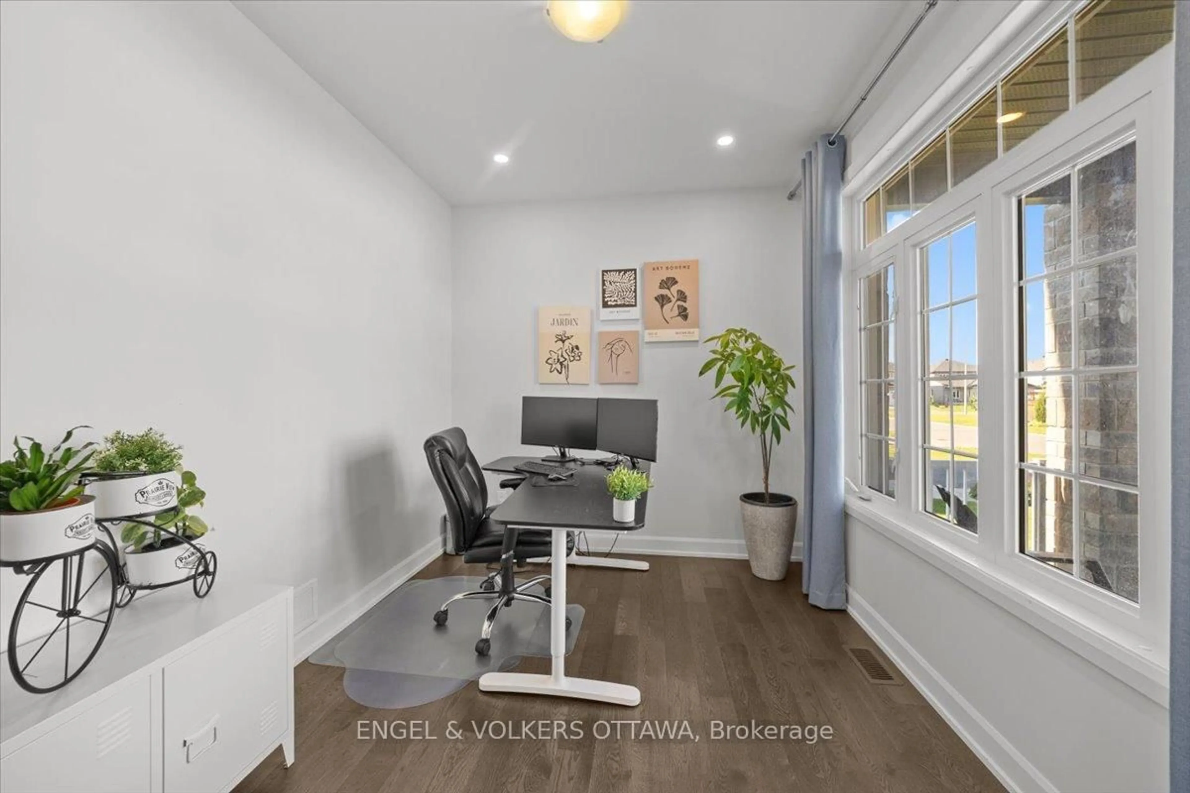 A pic of a room for 110 Pioneer Rd, Russell Ontario K4R 0C9