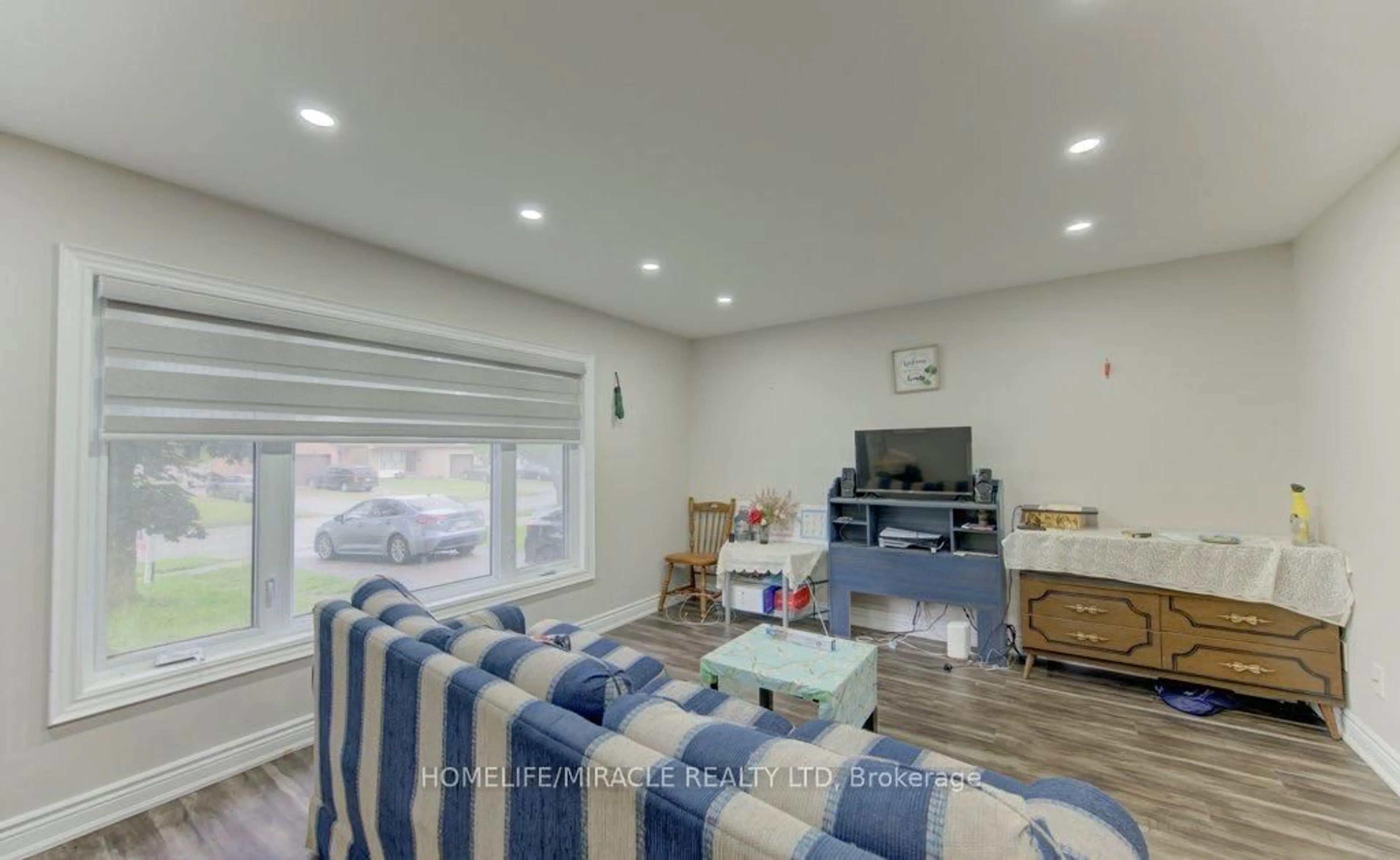 Living room with furniture, unknown for 142 Cornerbrook Cres, Waterloo Ontario N2V 1L2