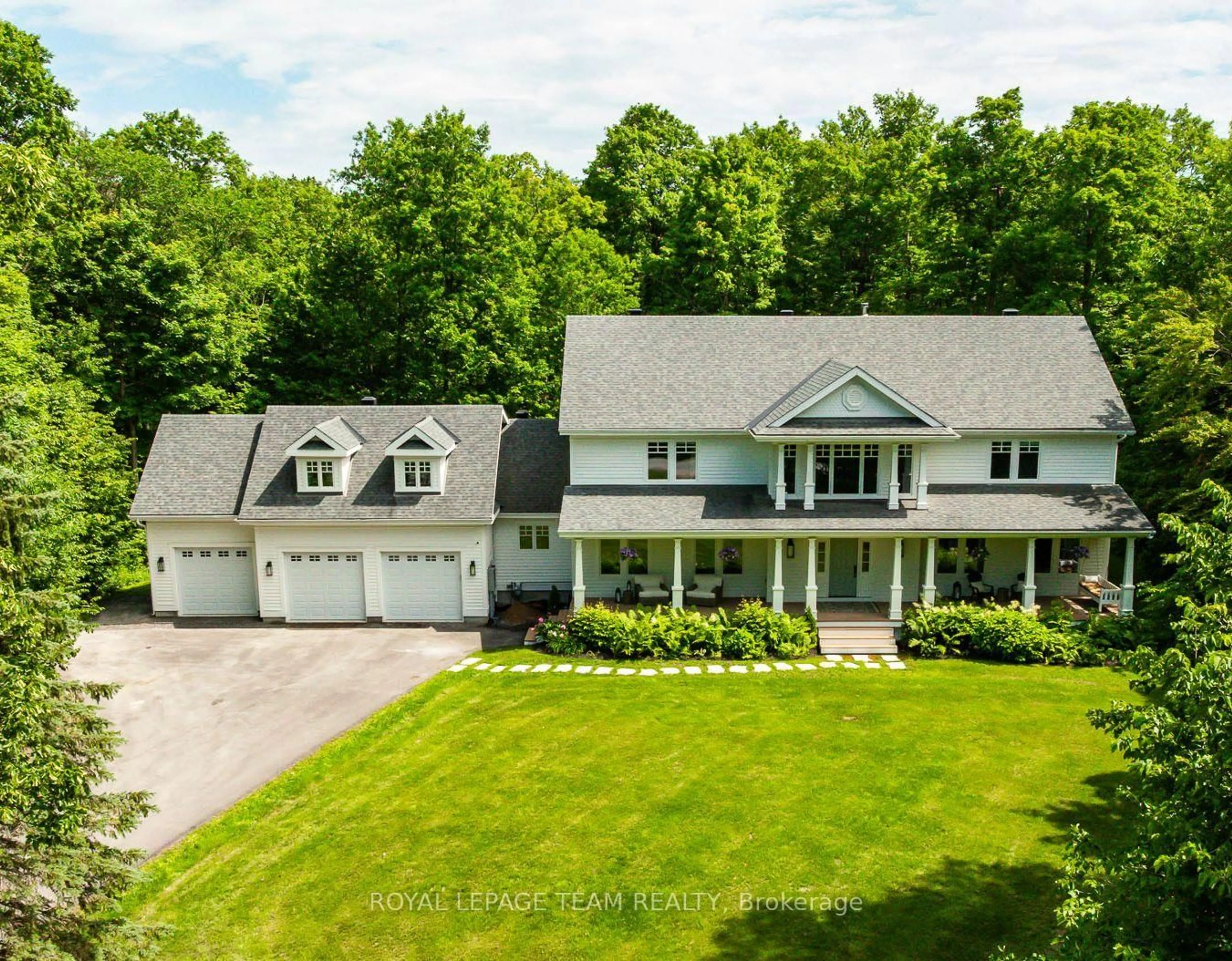 A pic from outside/outdoor area/front of a property/back of a property/a pic from drone, street for 36 MARCHBROOK Circ, Ottawa Ontario K2W 1A1
