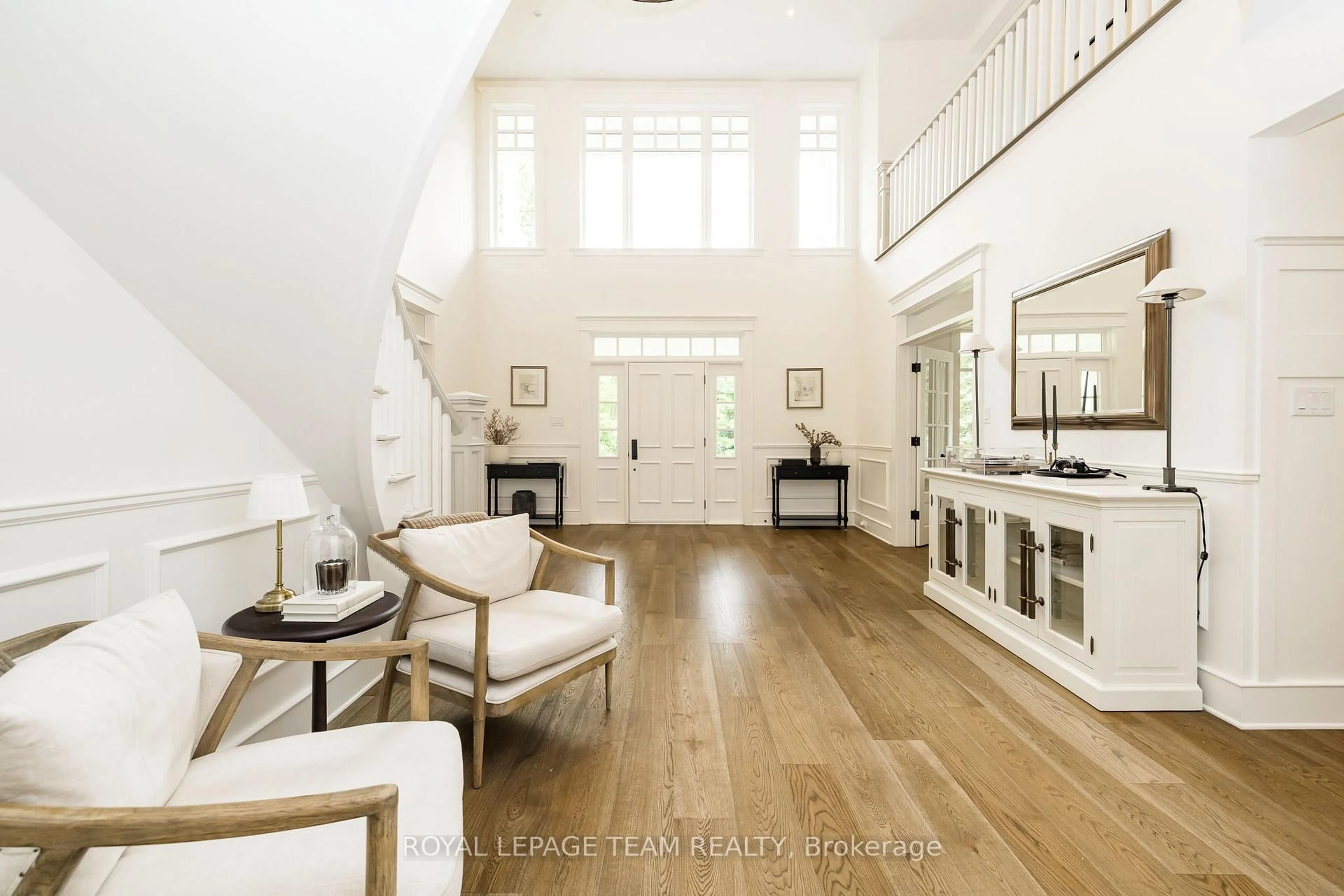 Indoor entryway for 36 MARCHBROOK Circ, Ottawa Ontario K2W 1A1