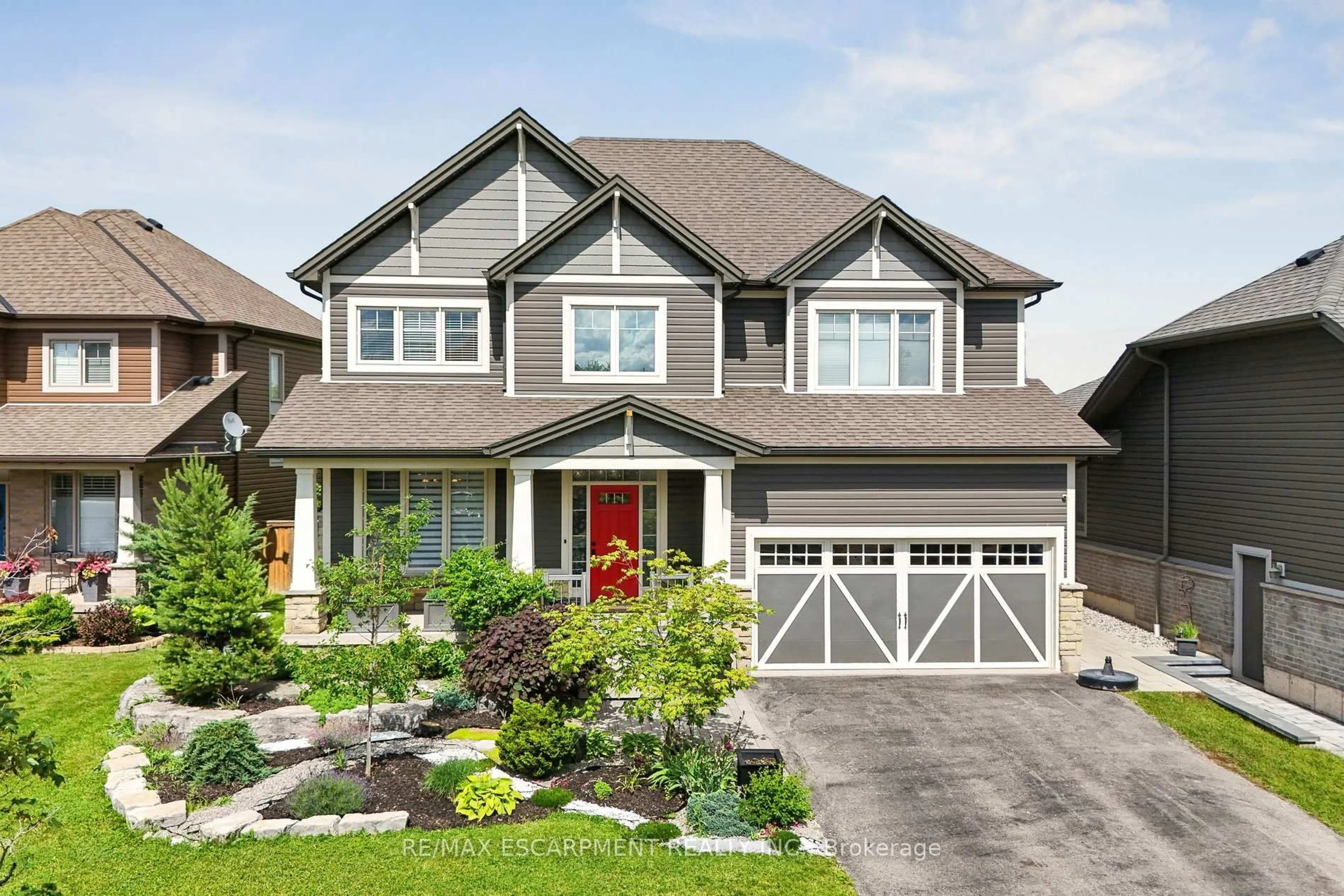 Home with brick exterior material, street for 17 CREEK VIEW Dr, West Lincoln Ontario L0R 2A0