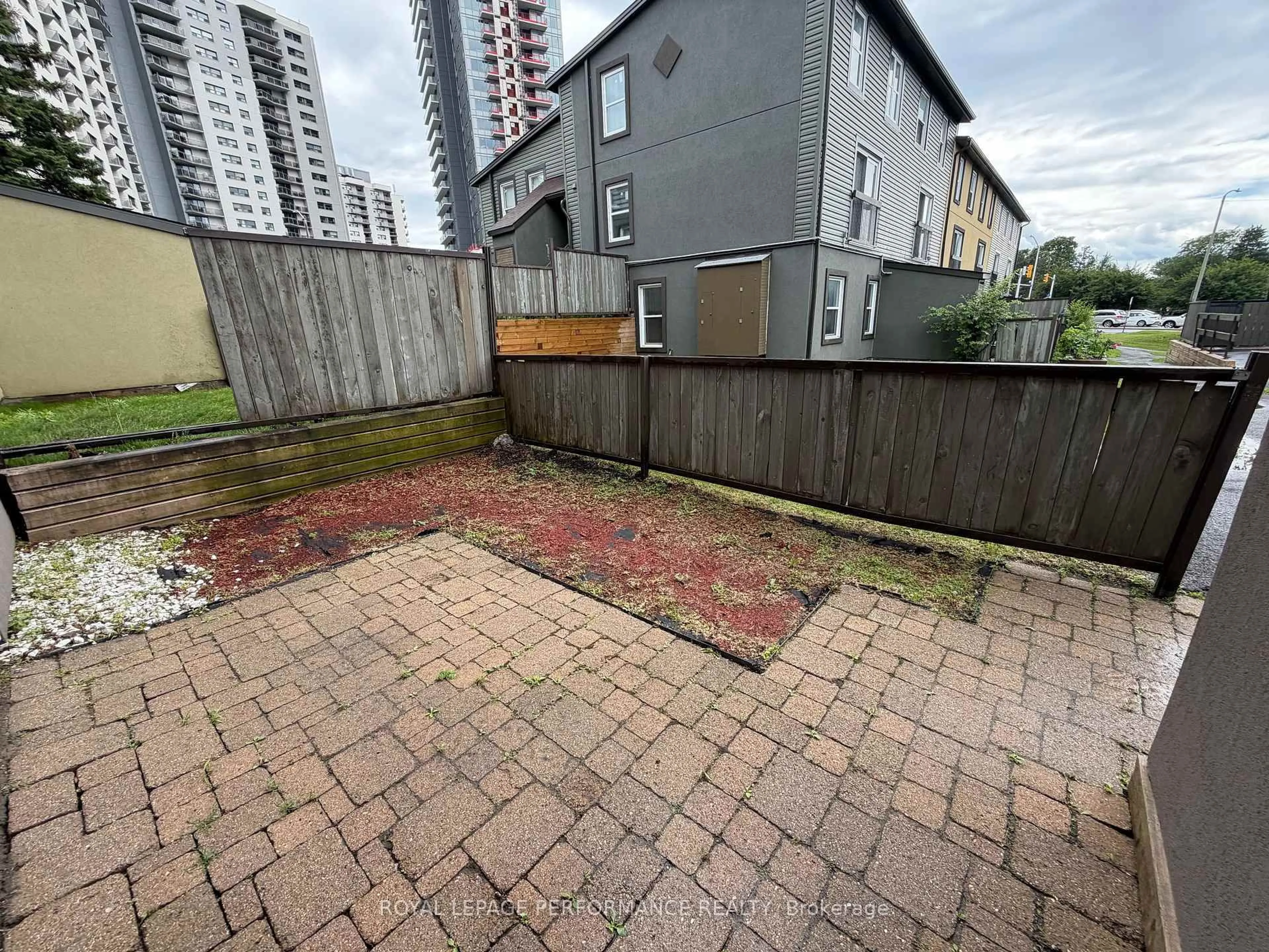 Patio, street for 1250 Mcwatters Rd #22, Ottawa Ontario K2C 3P5