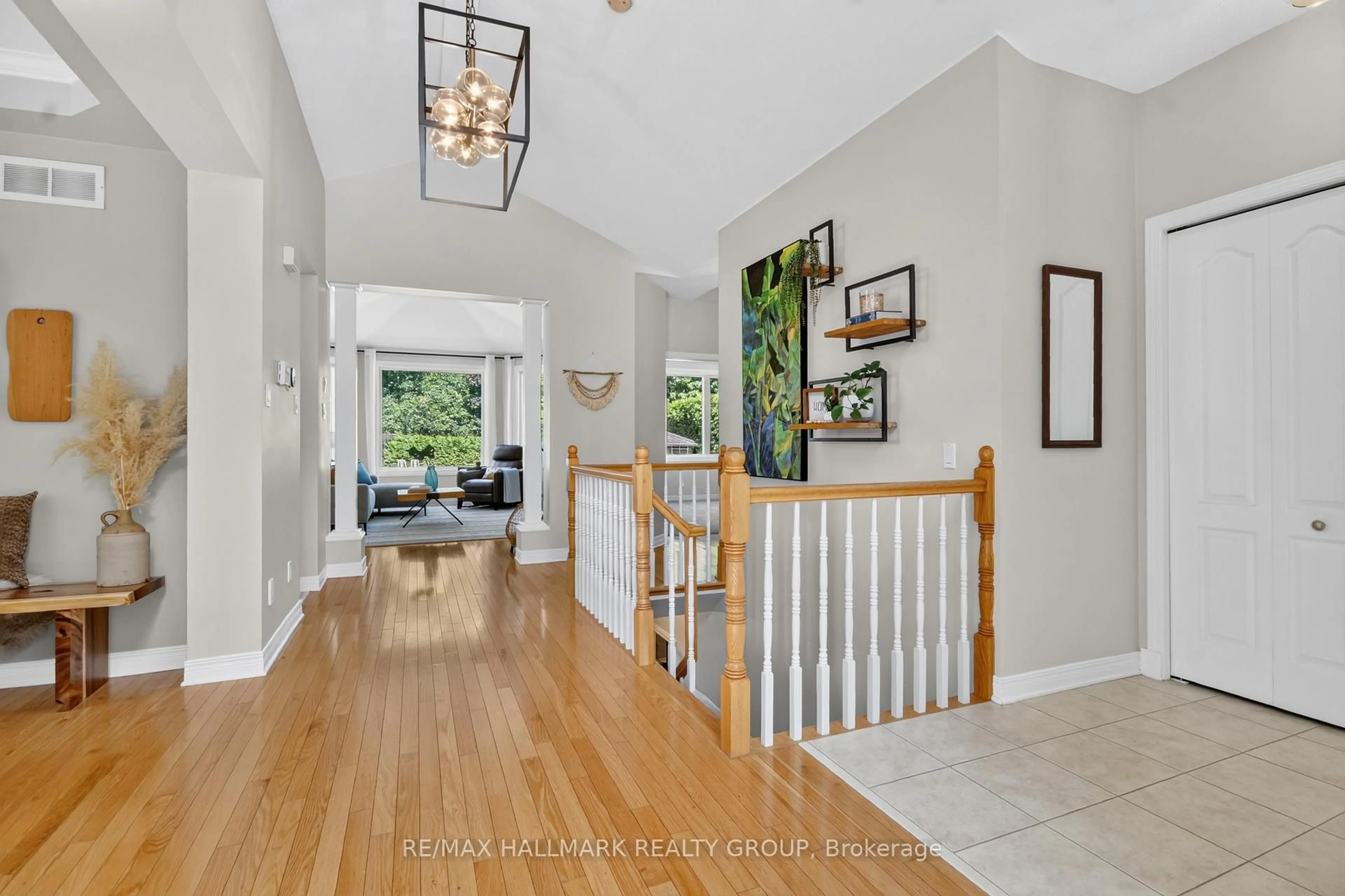 Indoor entryway for 85 Knowlton Dr, Barrhaven Ontario K2G 6V3
