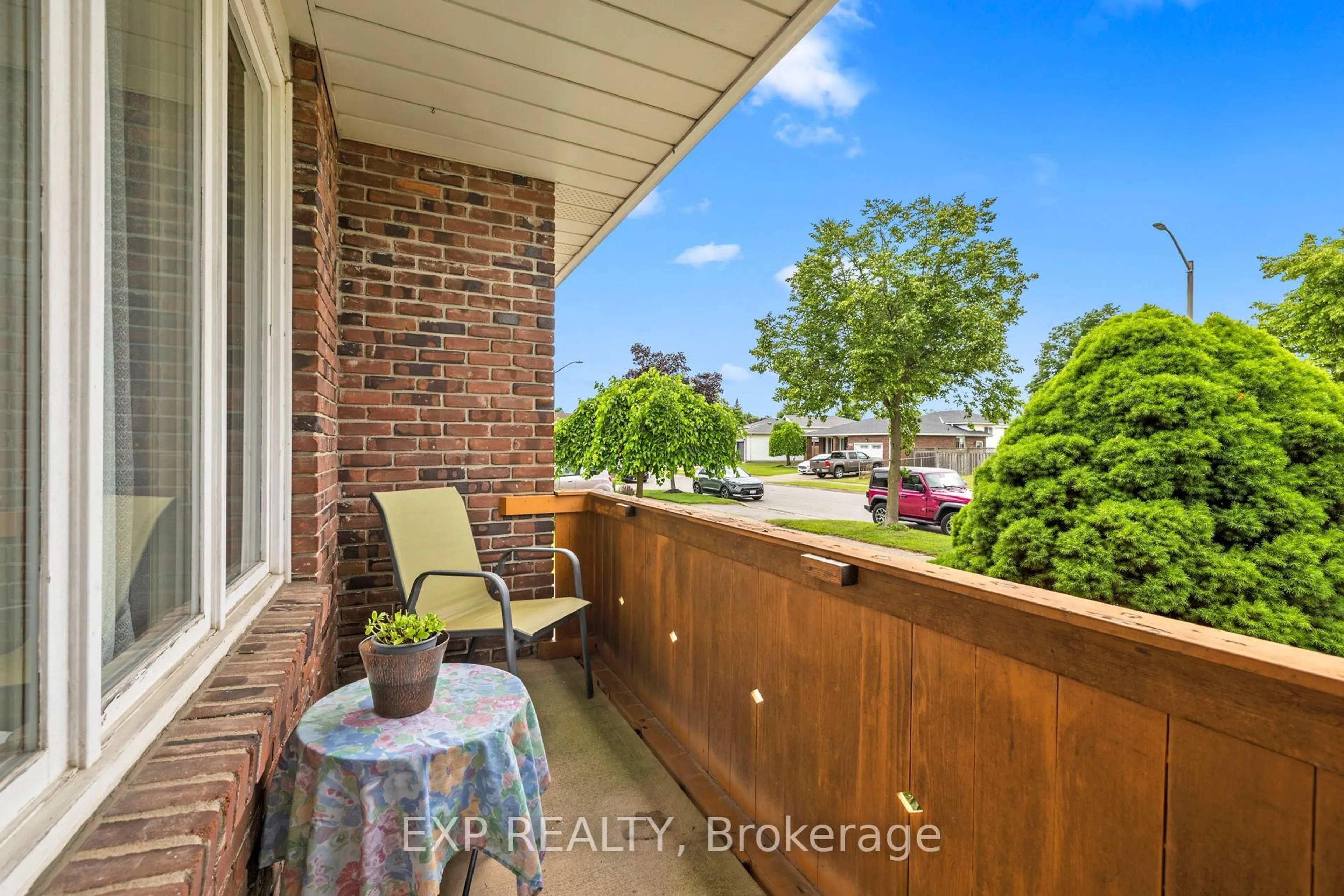 Patio, water/lake/river/ocean view for 7430 Alex Ave, Niagara Falls Ontario L2G 7V1